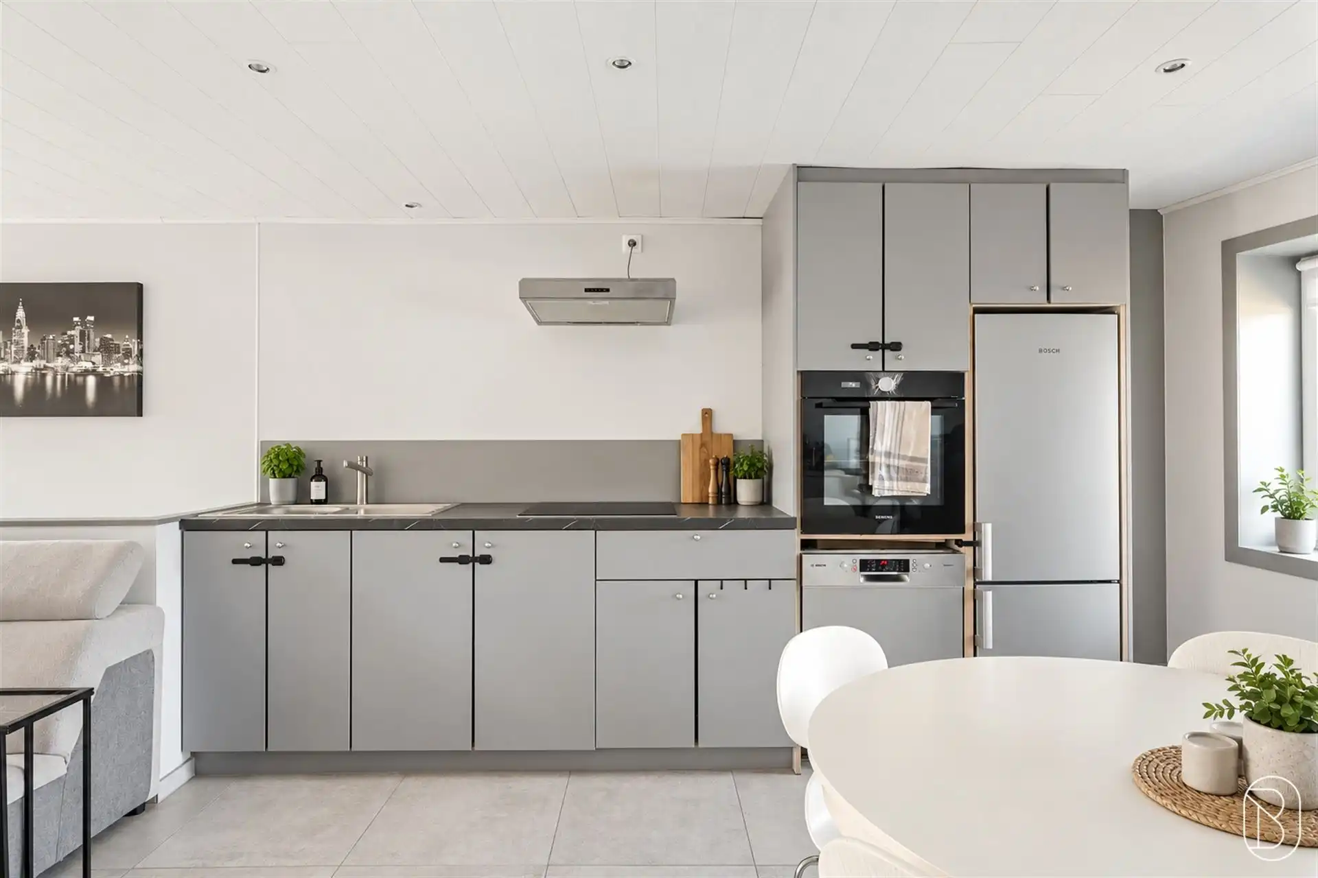 Gerenoveerde opbrengsteigendom bestaande uit 2 appartementen. foto 35