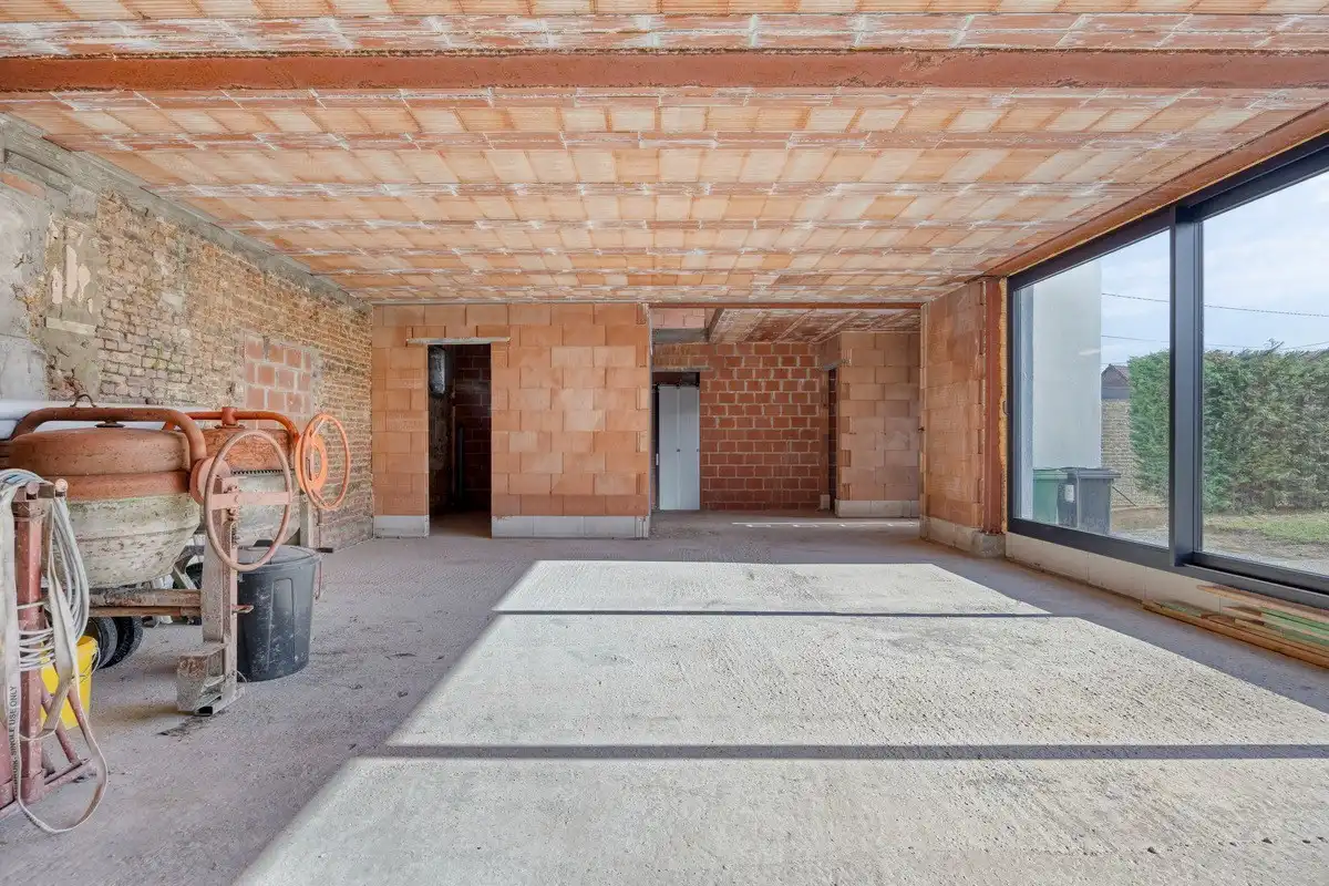 Ruime casco woning foto 4