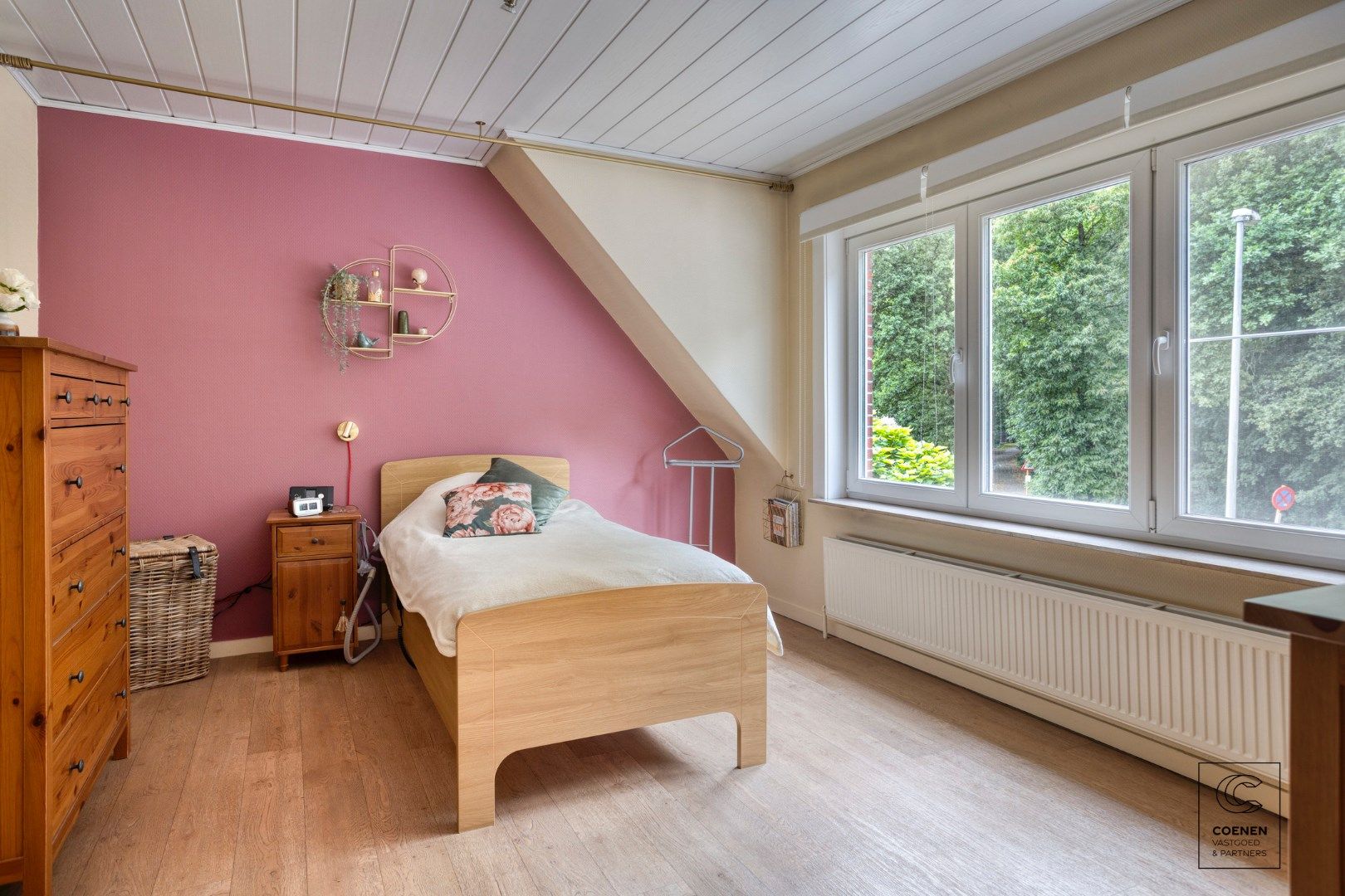 Instapklare woning met 2 slpk, ruime garage en zonnige tuin op TOPlocatie te Wommelgem!  foto 16