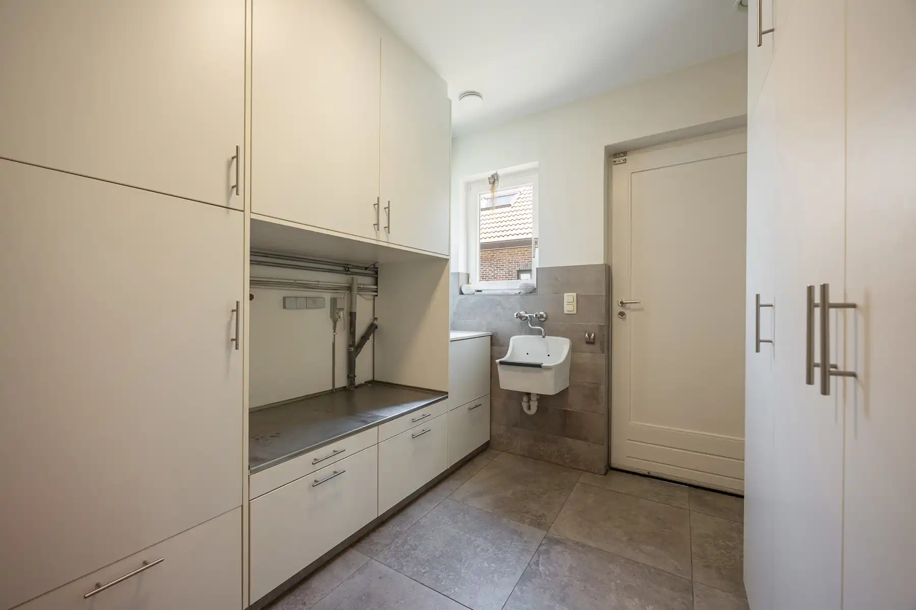 Gerenoveerde laagbouwwoning met grote opslagruimte op ca 1.374m² (opsplitsing tot 2 bouwgronden mogelijk). foto 14