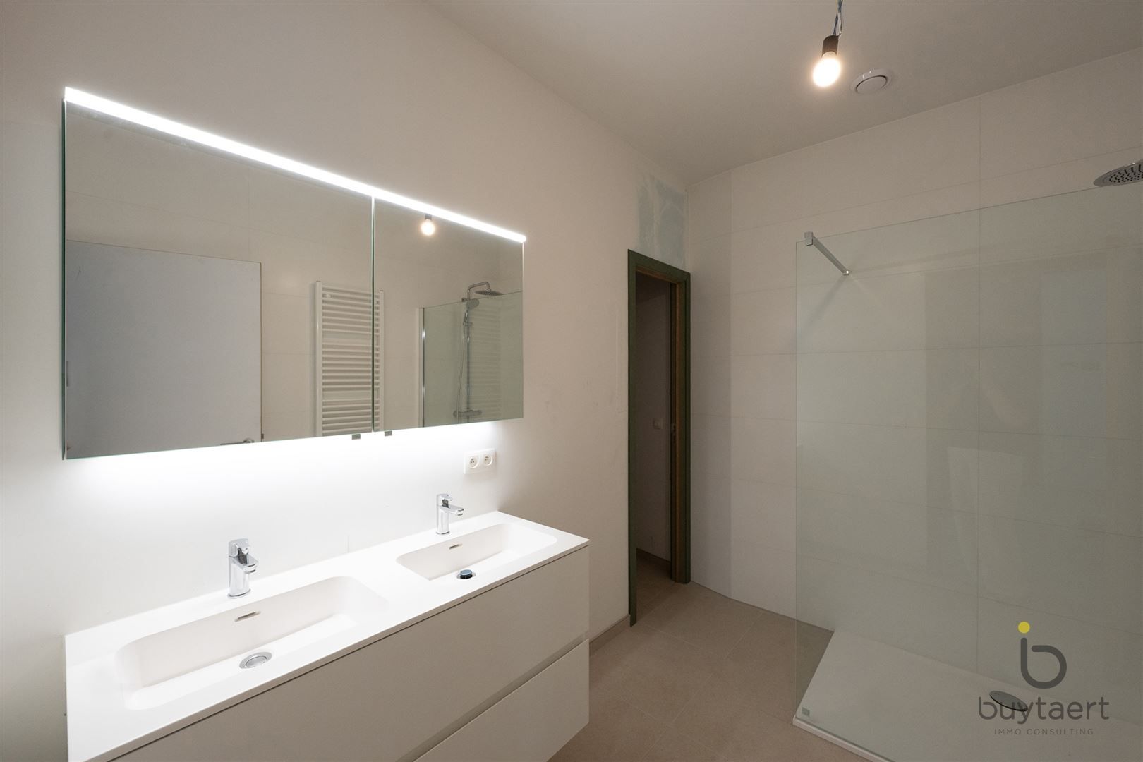 Beleef luxe, comfort en energiezuinigheid in een karaktervolle architectuur. foto 7