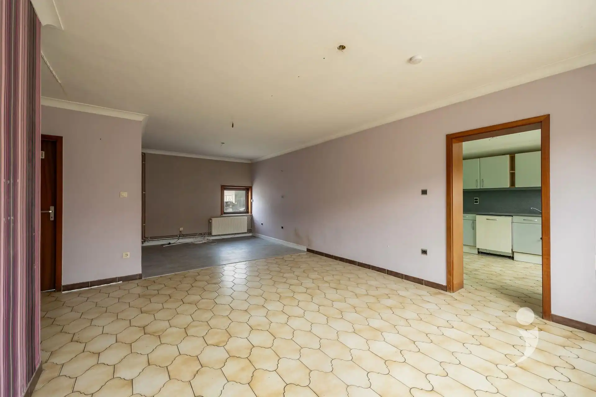 Te renoveren woning met veel potentiëel foto 3