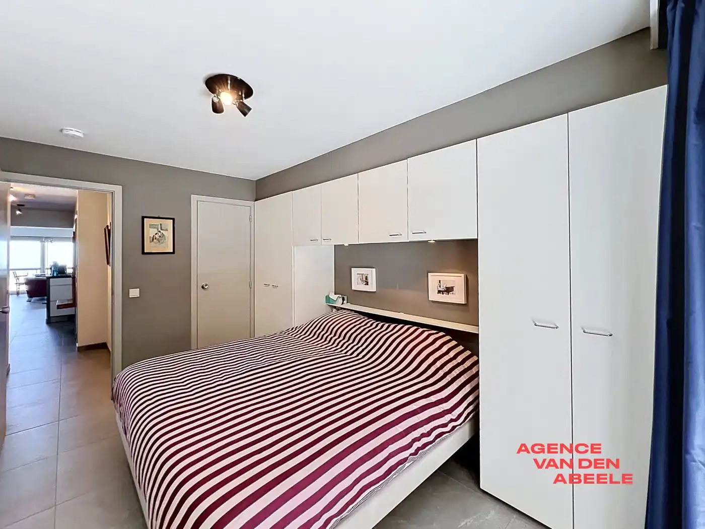 Op een topligging aan de Zeedijk in Duinbergen bevindt zich dit appartement met ongehinderd frontaal zeezicht.  foto 9