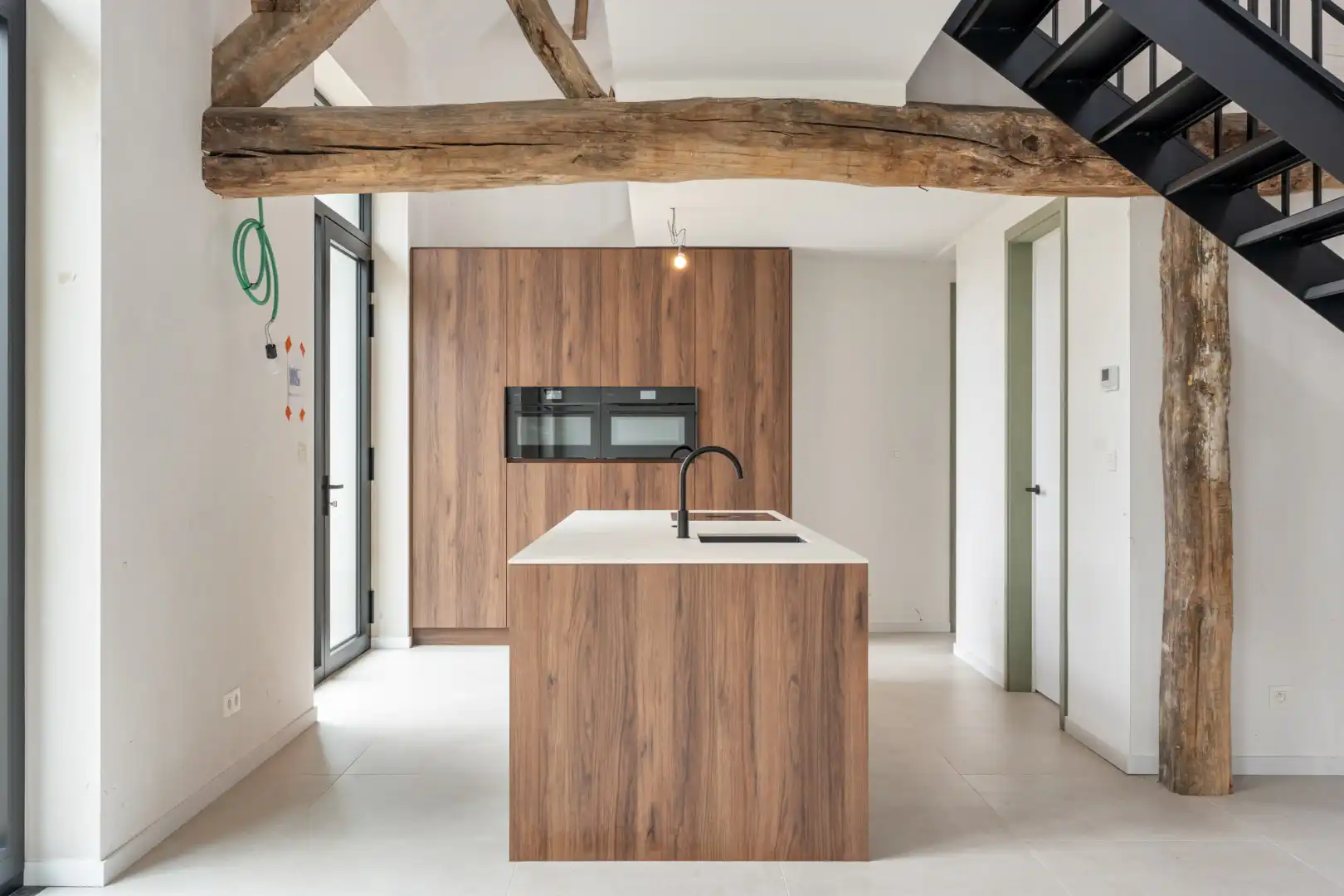 Exclusieve woning in volledig heropgebouwde hoeve op een perceel van 4a60ca!  foto 8