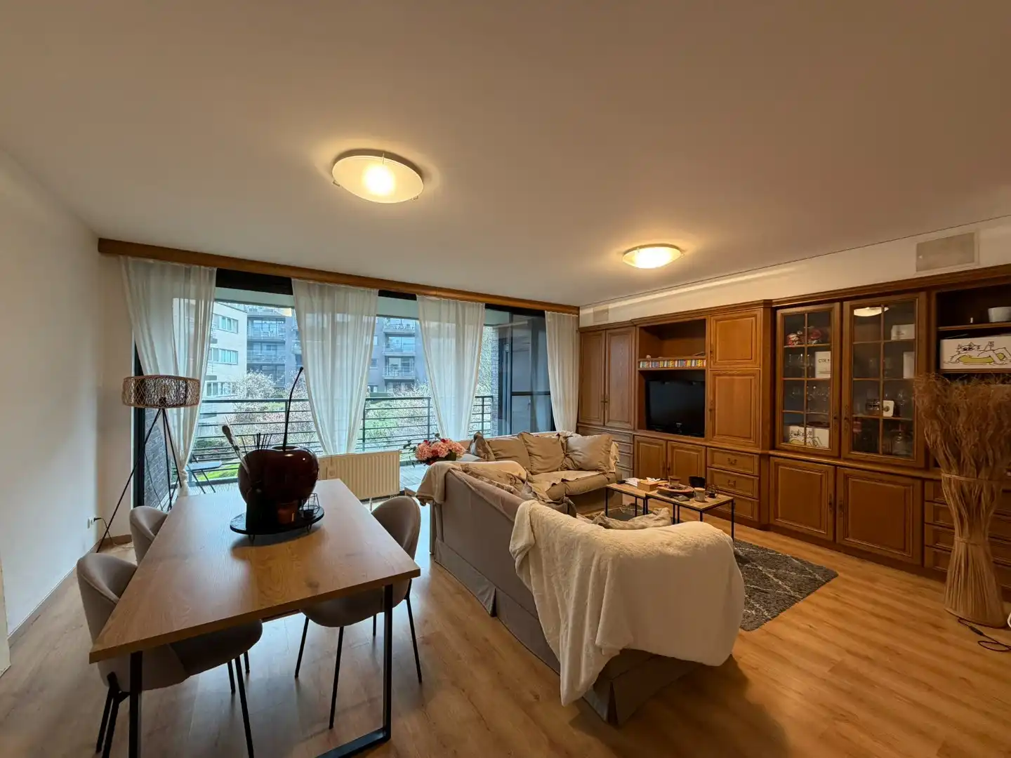 Ruim appartement met twee slaapkamers nabij centrum Halle foto 2