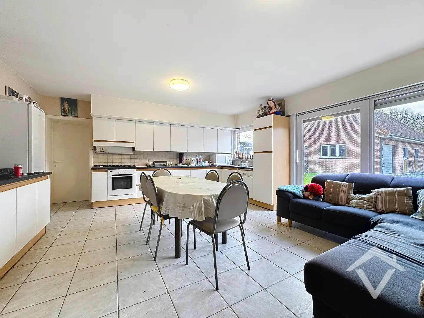 Alleenstaande woning met naastliggend stuk bouwgrond en weide te Eernegem foto 13