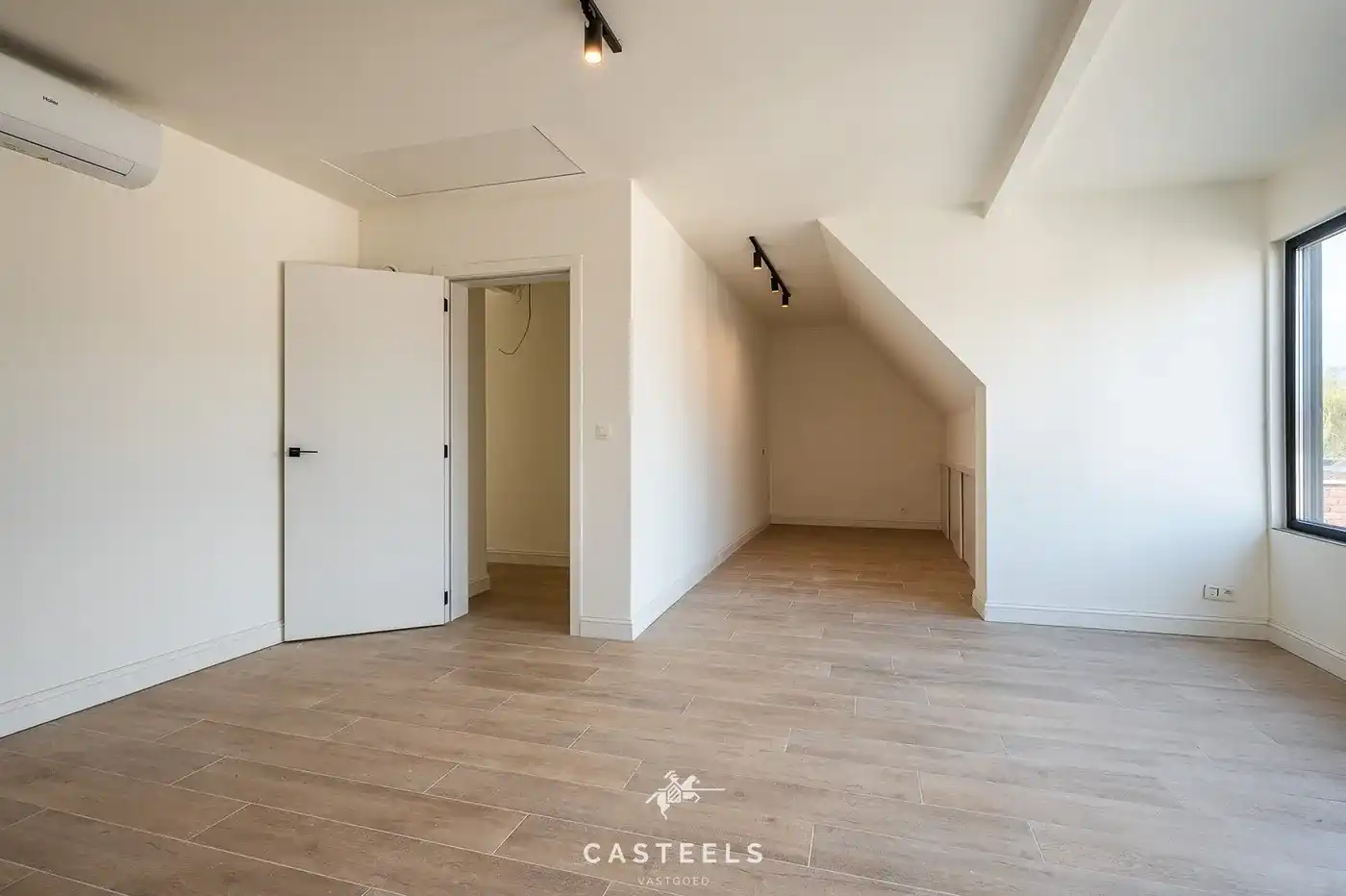 Ruime duplex met zonnig terras te Zelzate te koop foto 13