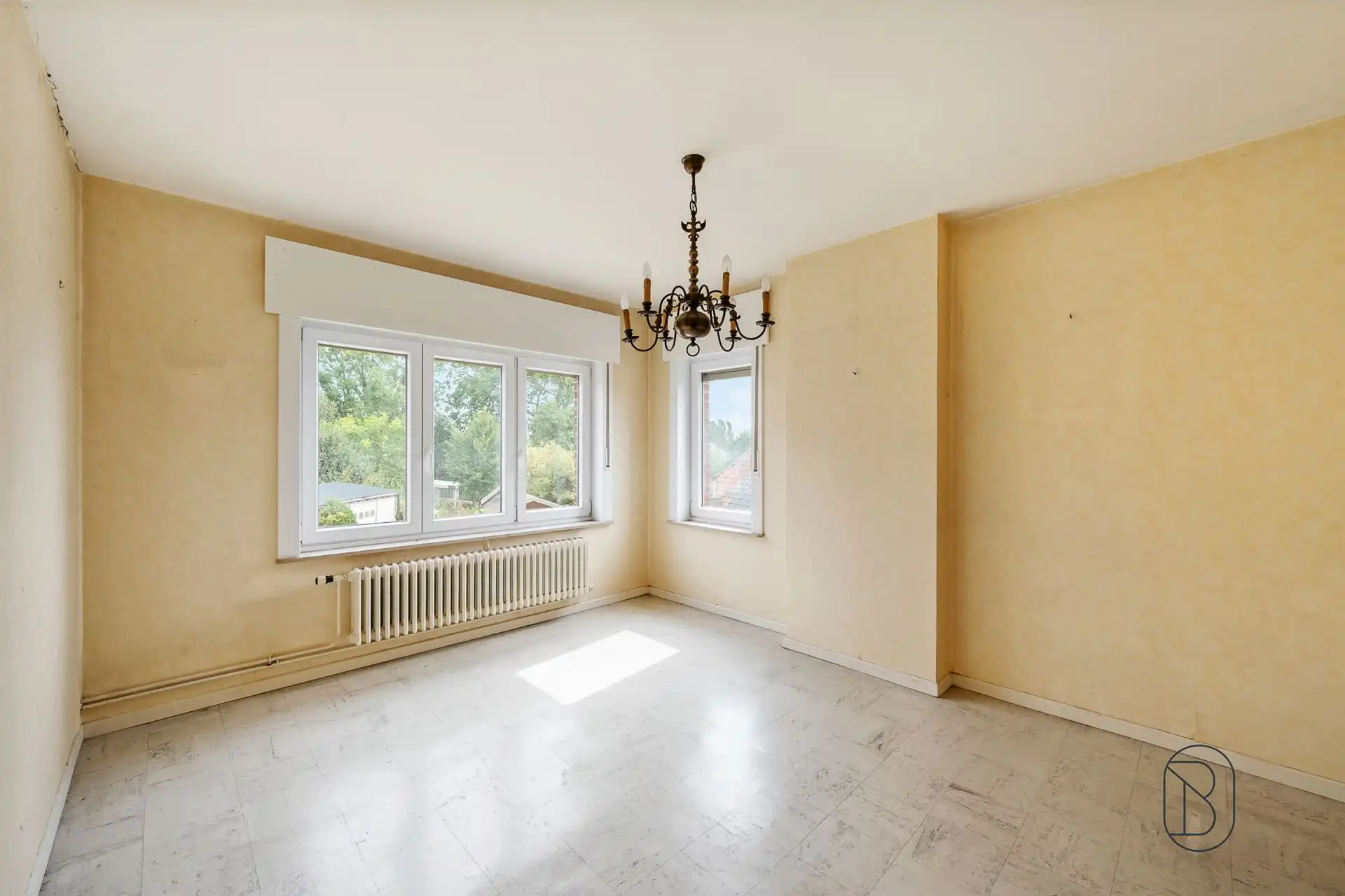 Ruime te renoveren woning met 4slk & tuin op de Valkenberg foto 15