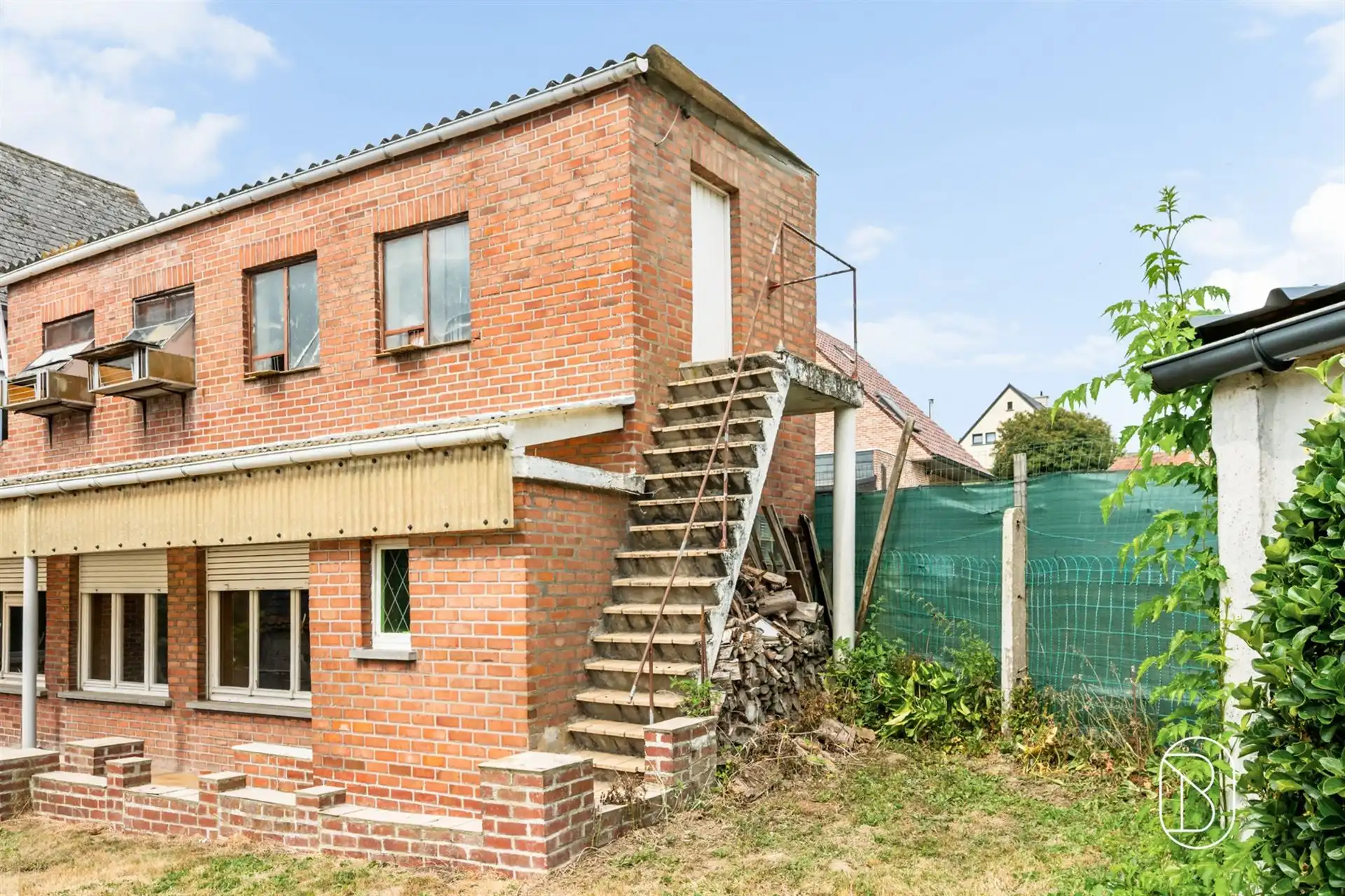 Ruime te renoveren woning met 4slk & tuin op de Valkenberg foto 10