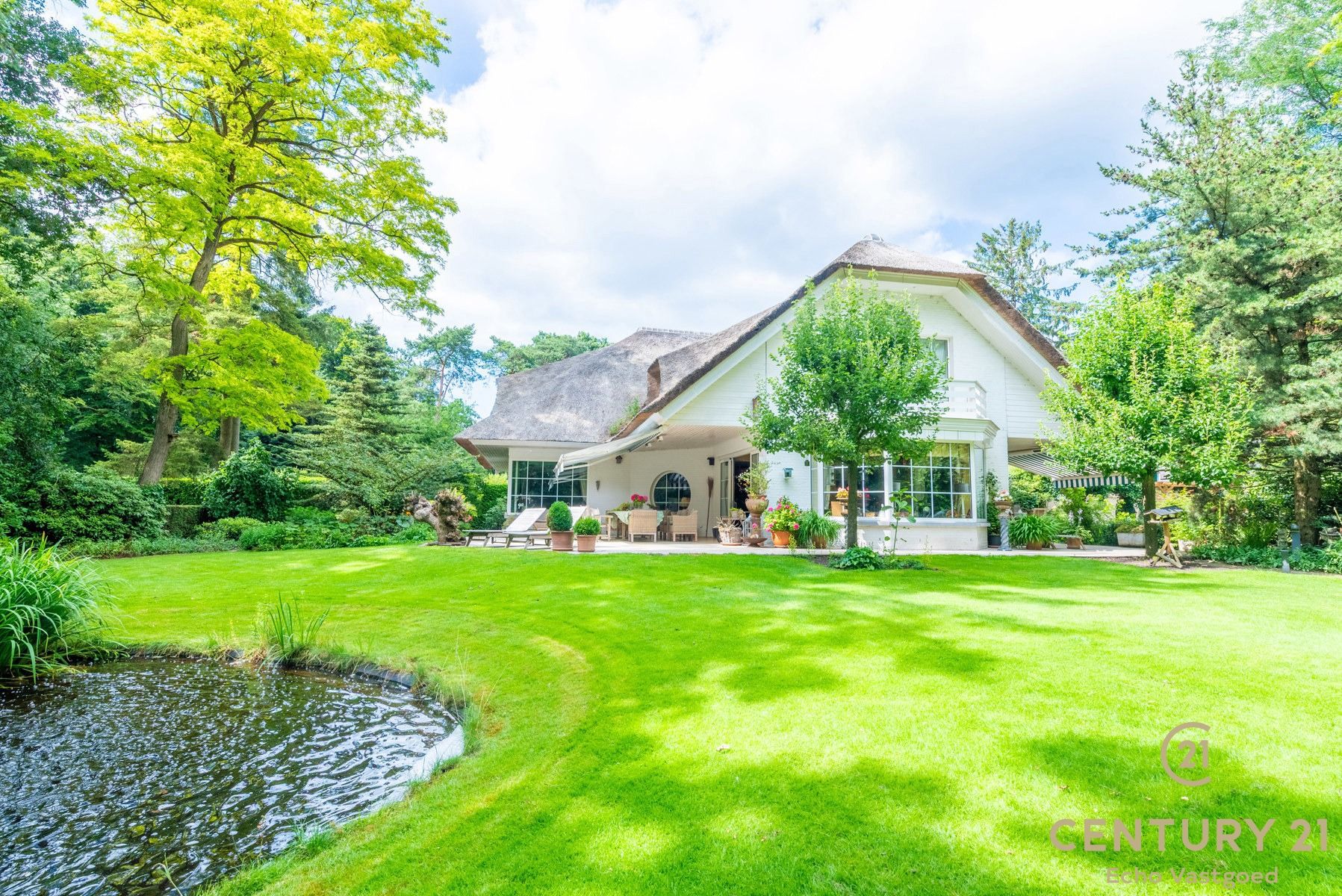 Karaktervol landhuis met prachtige tuin van ca 2128m² foto 32