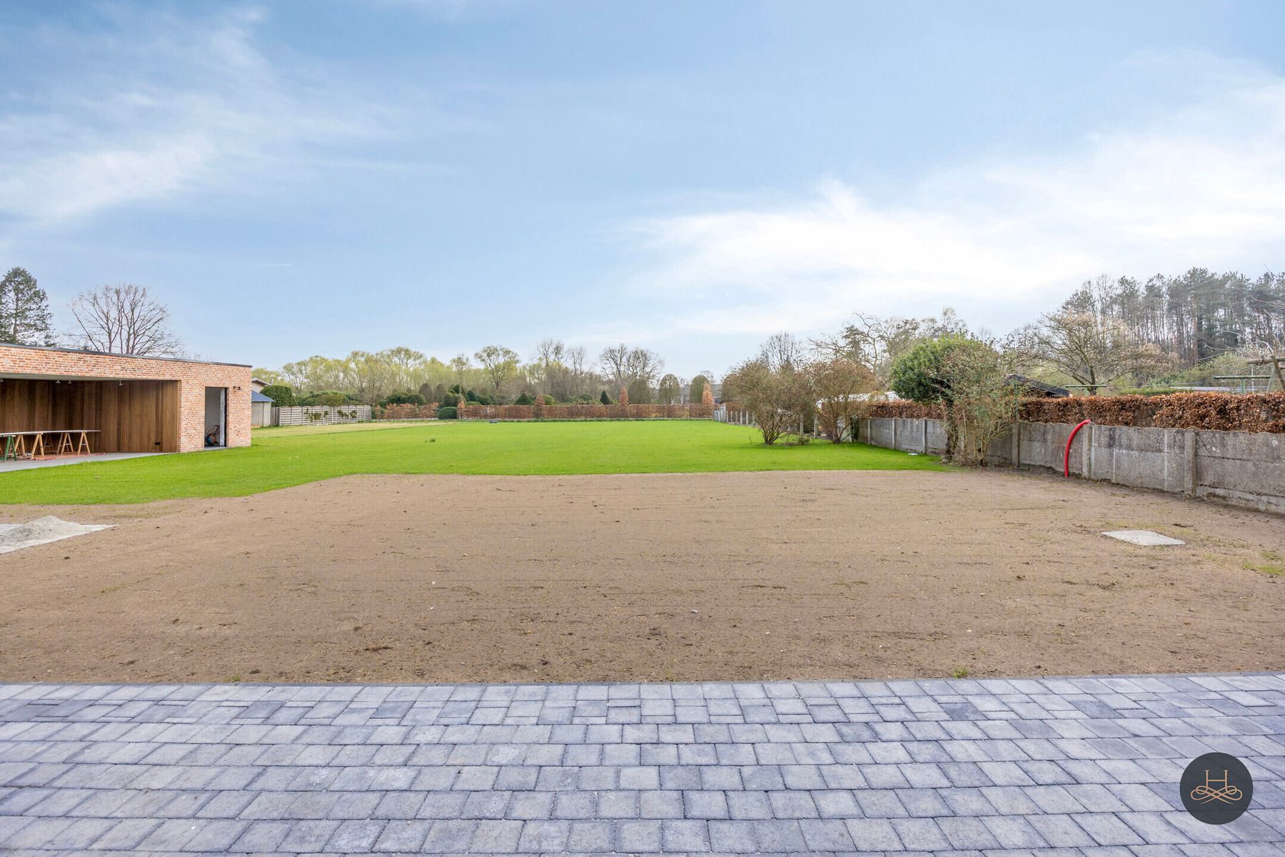Totaal gerenoveerde woning met grote tuin foto 25