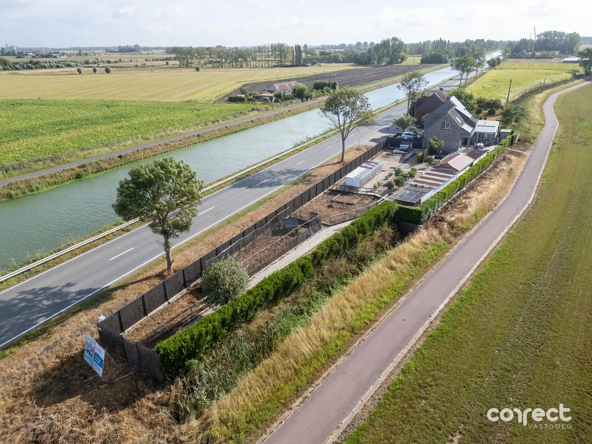 Landelijk gelegen woning op ruim perceel nabij de kust. foto 12