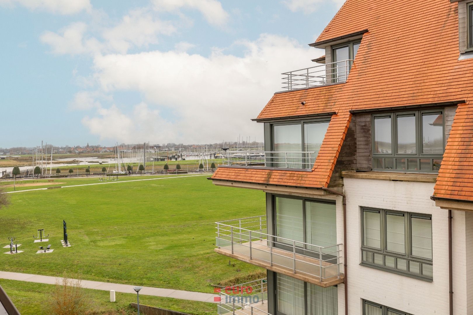 Stijlvol hoekappartement met subliem uitzicht op de havengeul van Nieuwpoort foto 13