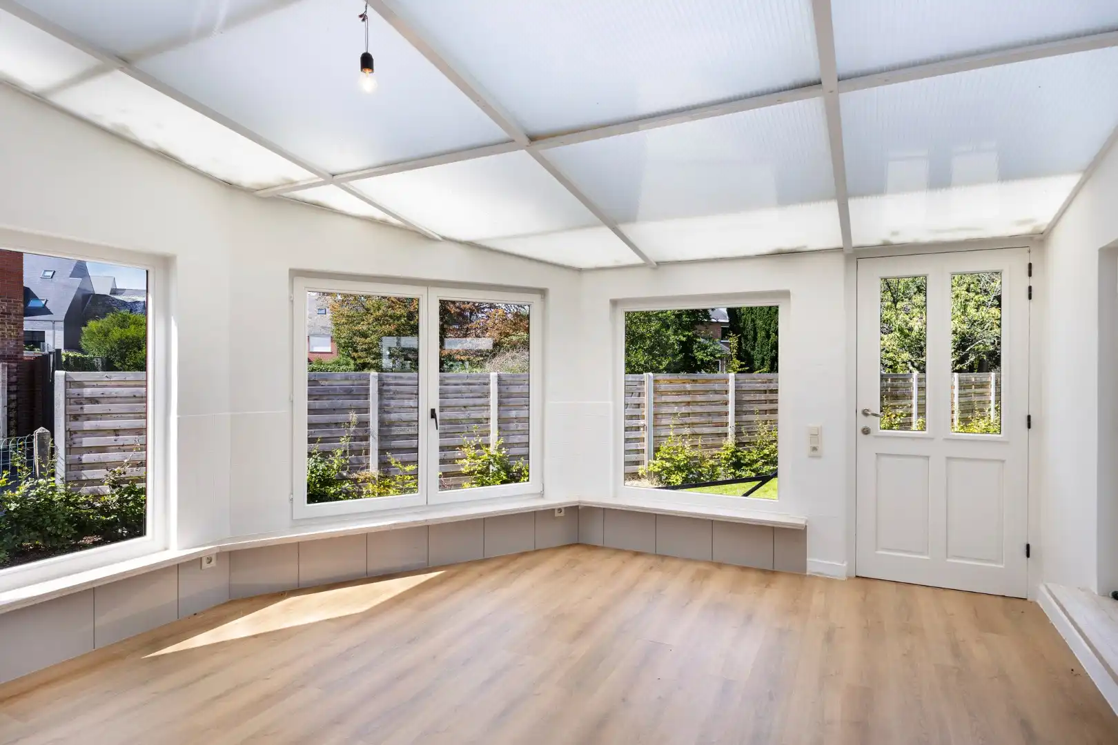 Gerenoveerde woning met 3 slpks, ruime tuin en inpandige garage in Tessenderlo-Ham ! foto 8