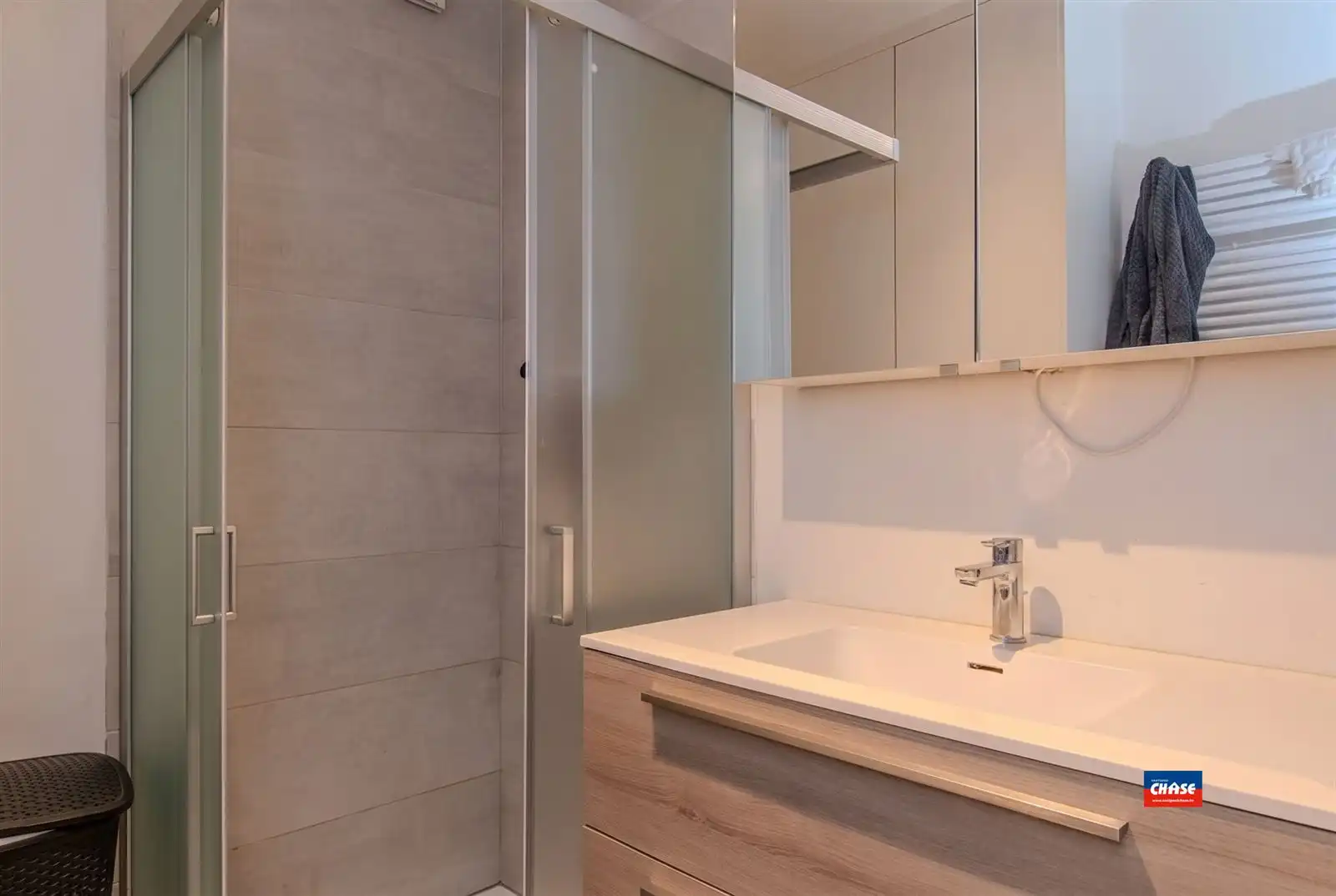 Knap gerenovereerd appartement met 2 slaapkamers en garagebox foto 8