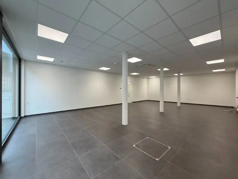 Recent en energiezuinig handelspand of kantoor in hartje Temse foto 4