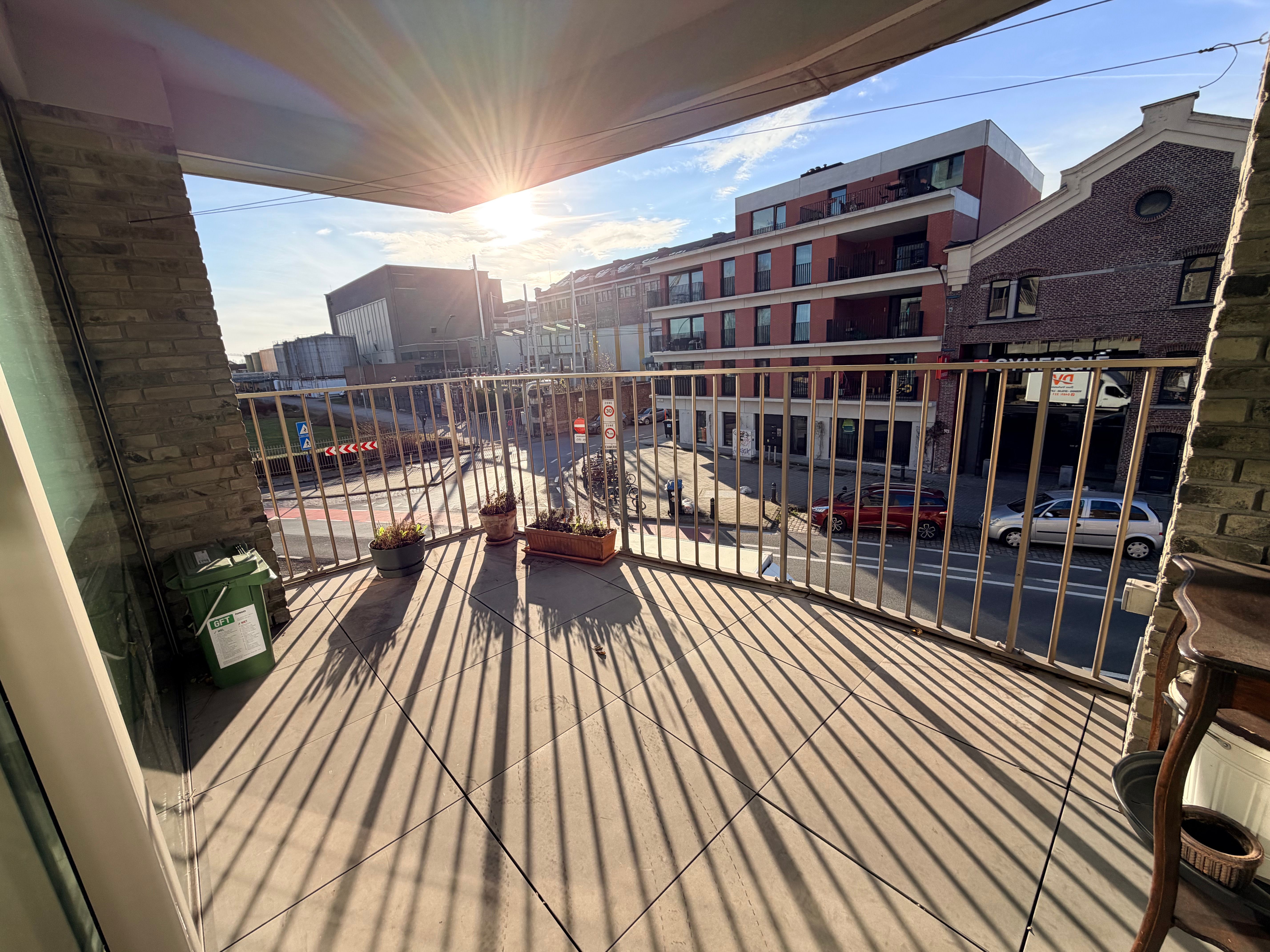 --- NIEUW --- Nieuwbouw 2-slaapkamerappartement (nabij Oude dokken & Dampoort)! foto {{pictureIndex}}