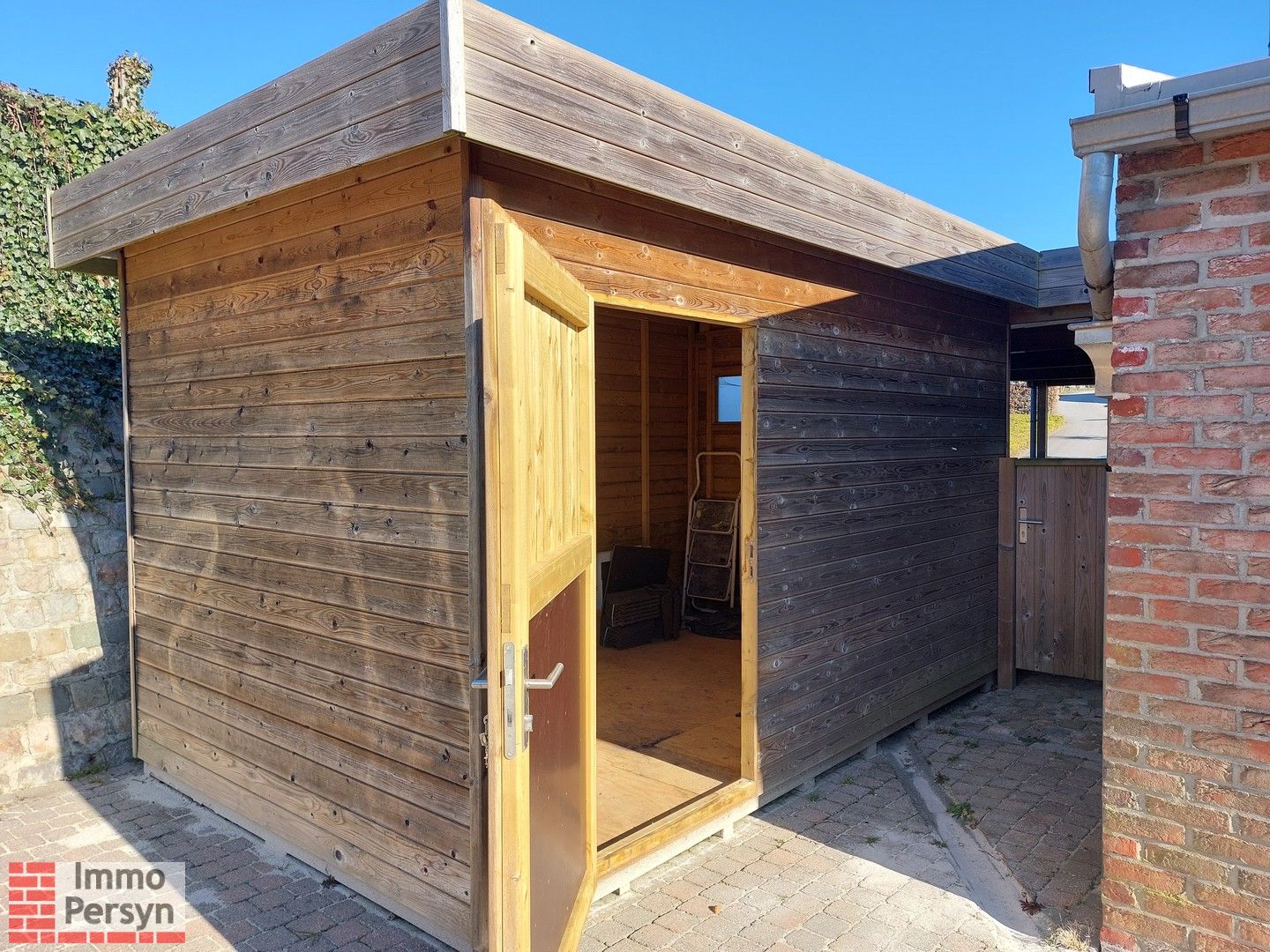 Rustig gelegen woning met loods foto 24
