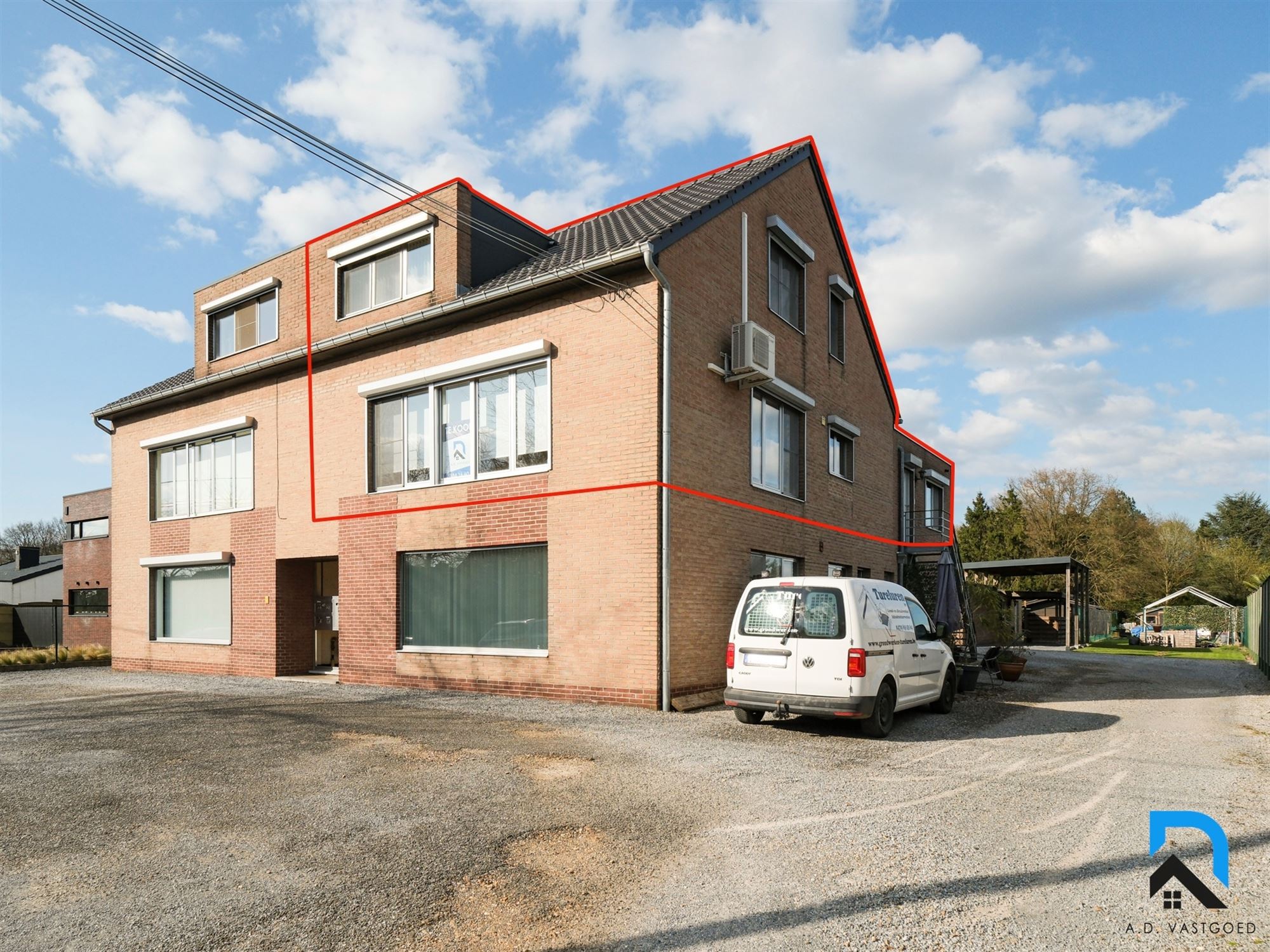 Ruim appartement met 3 slaapkamers en privé tuin foto 4