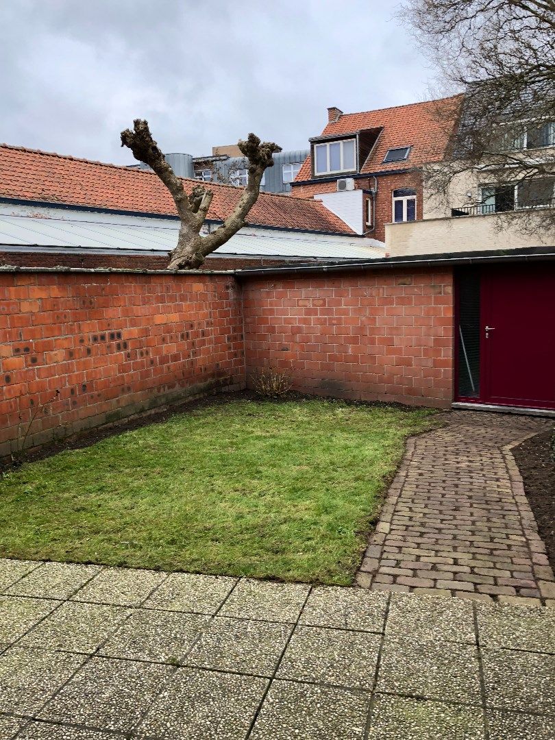 Gezellige rijwoning met 3 slaapkamers, 2 garageboxen en tuin gelegen op toplocatie in Mol centrum ! foto 11