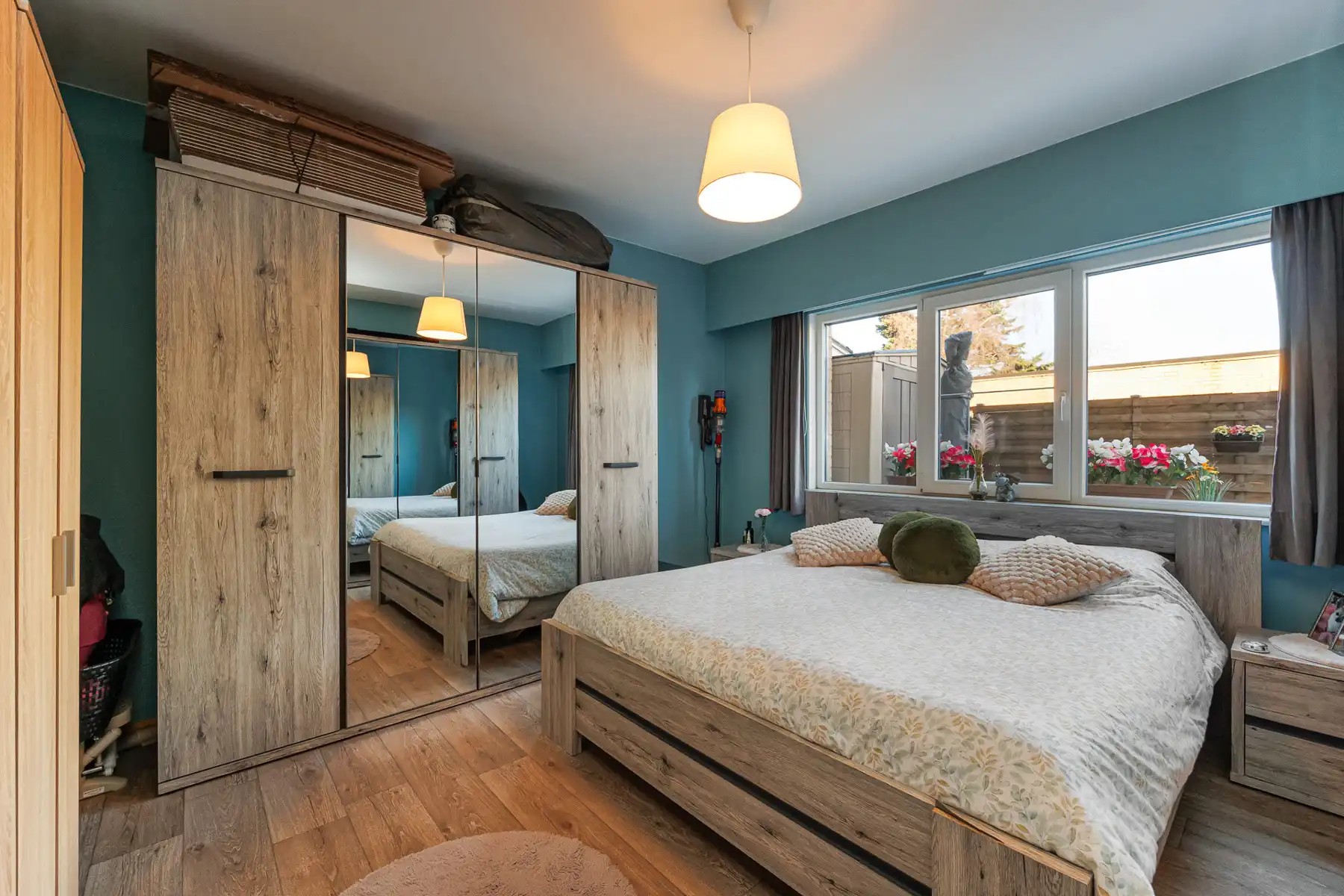 Gelijkvloers appartement met twee onderhoudsvriendelijke tuinen! foto 9