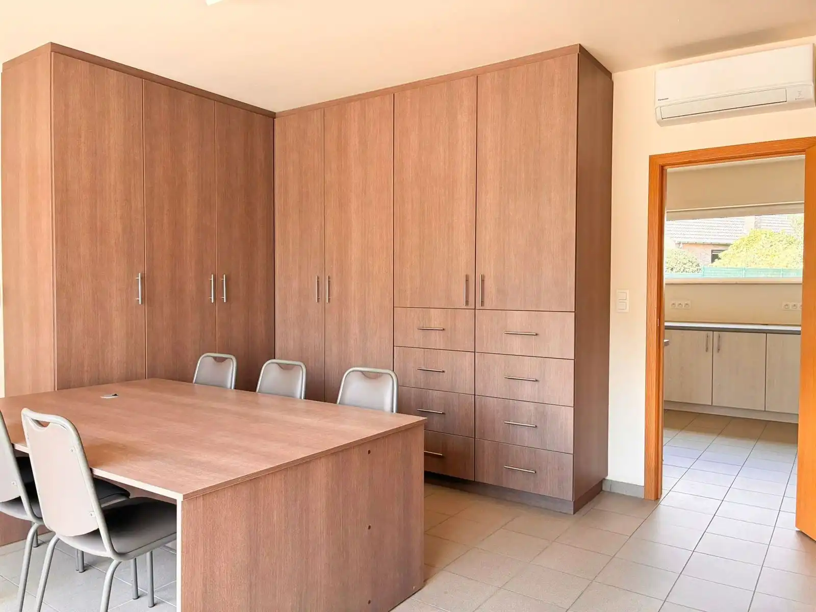 Kantoorruimte 101 m2 met parking  foto 9