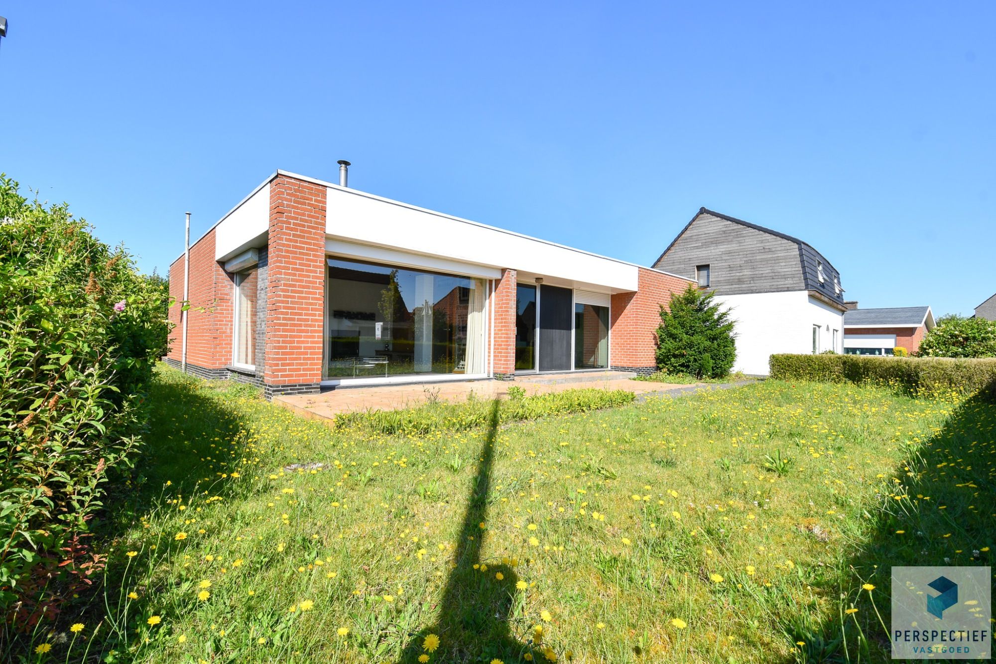 Hoofdfoto van de publicatie: RUIME LICHTRIJKE woning met tuin en garage