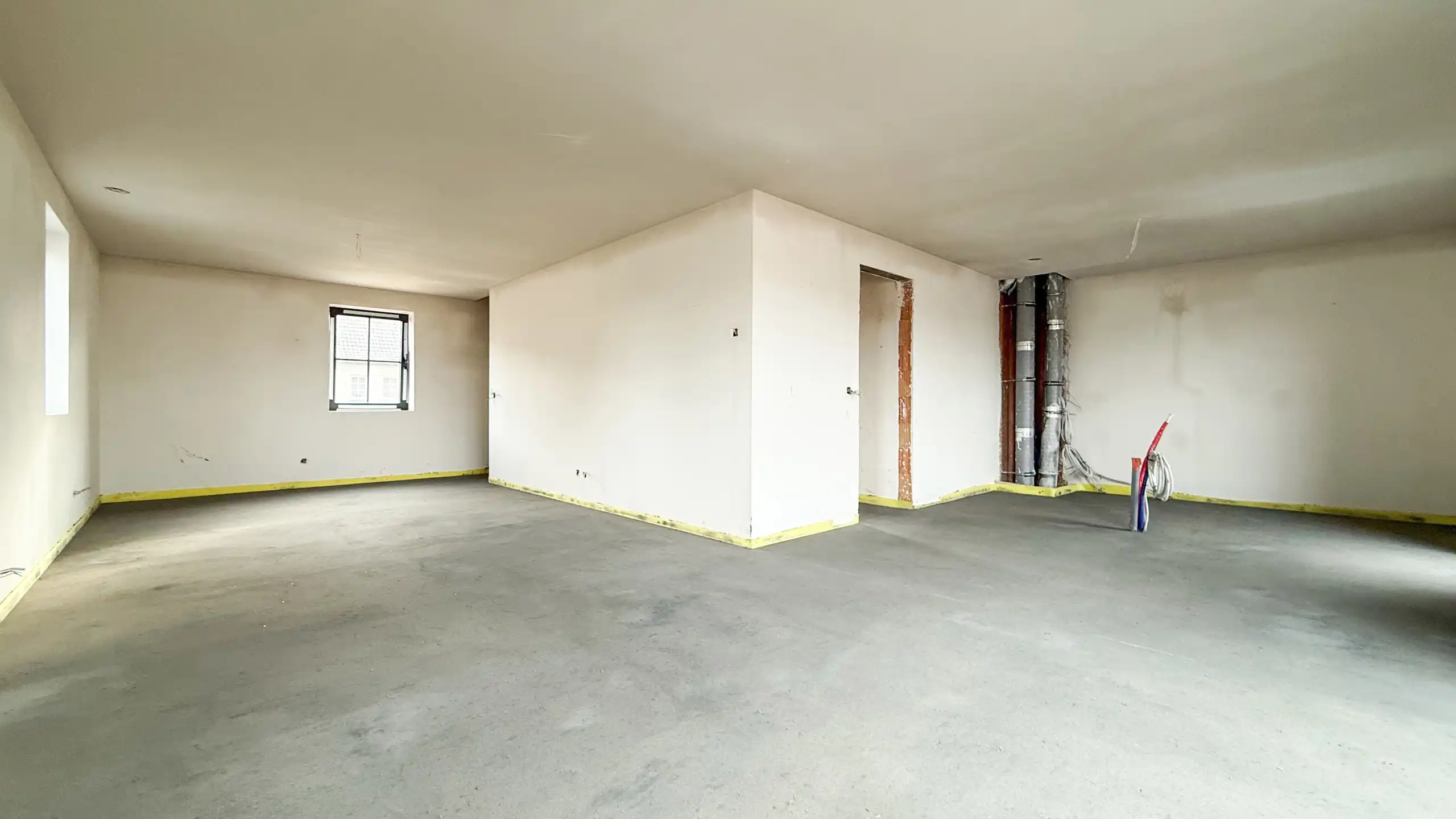 Zeer ruim (146m²!) duplex app.met 2-slpks,garage en terras! foto 3