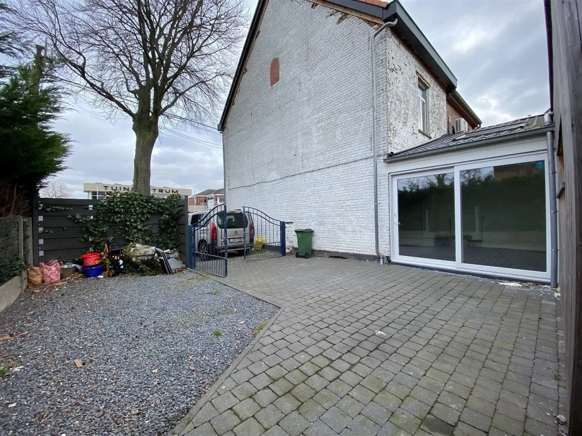 Gunstig gelegen halfopen bebouwing met grote tuin. foto 10