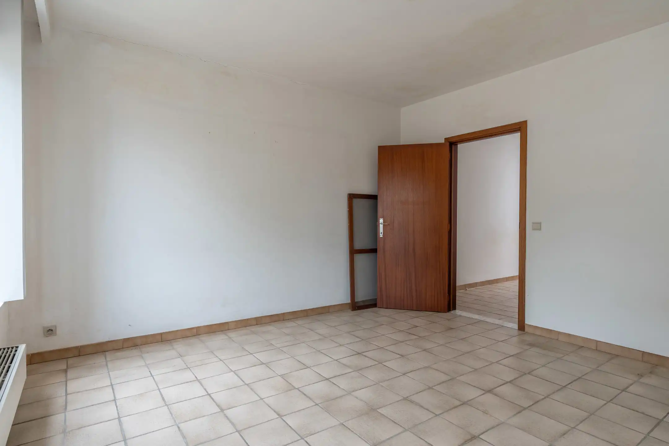 Ruime laagbouw met 3-4 slpk én praktijk en grote garage foto 29