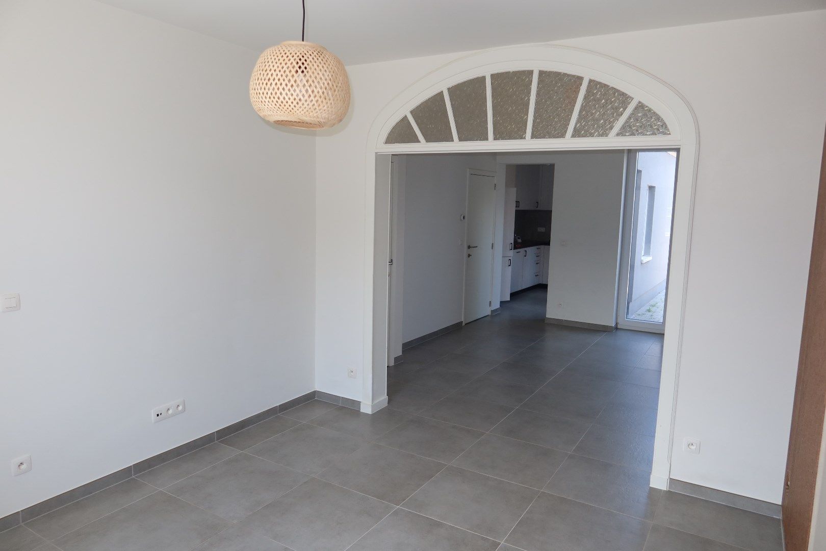 Gezellige en instapklare woning met 2 slk en grote tuin foto 3