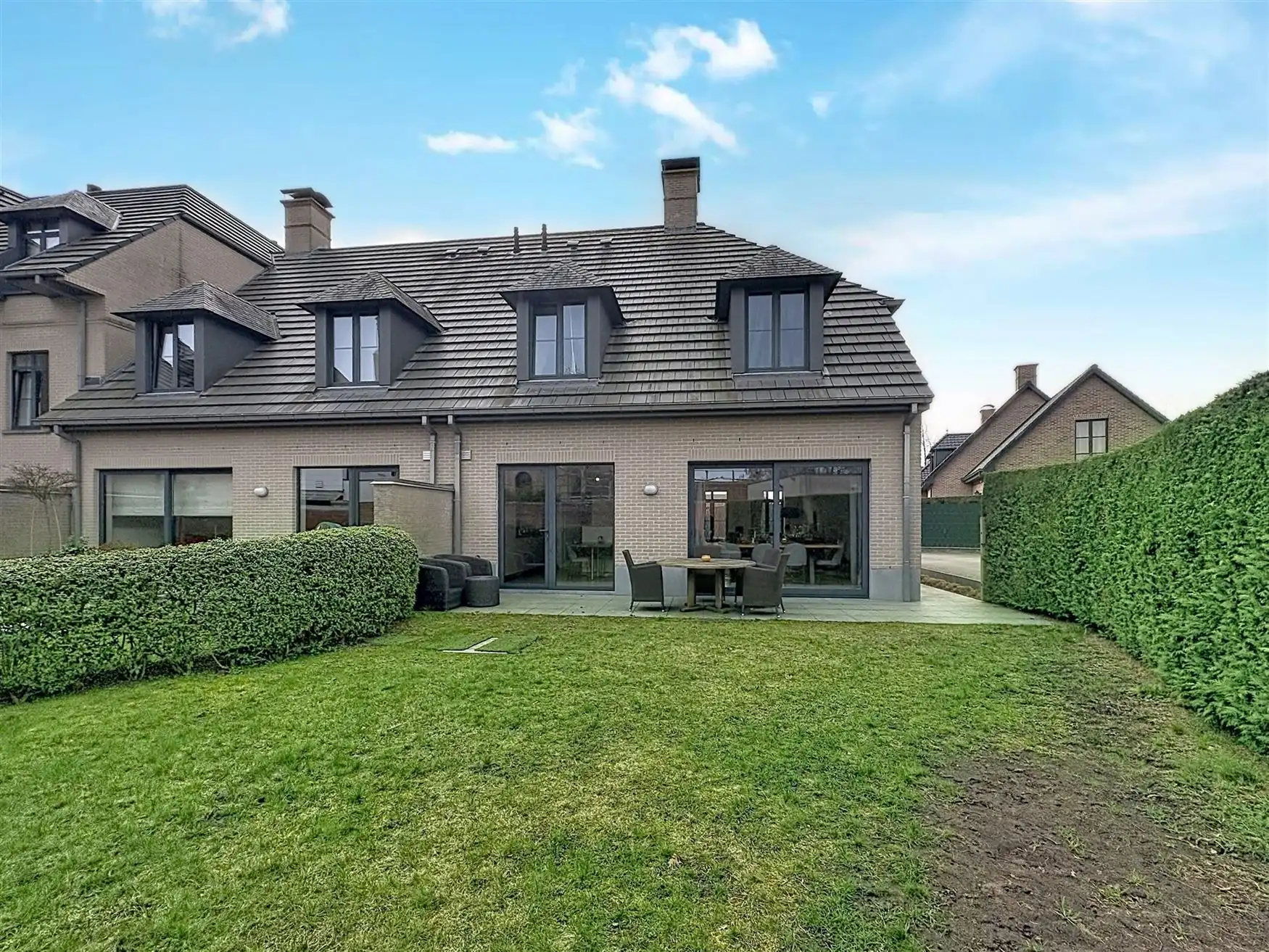 Charmante halfopen bebouwing inclusief garage foto 10