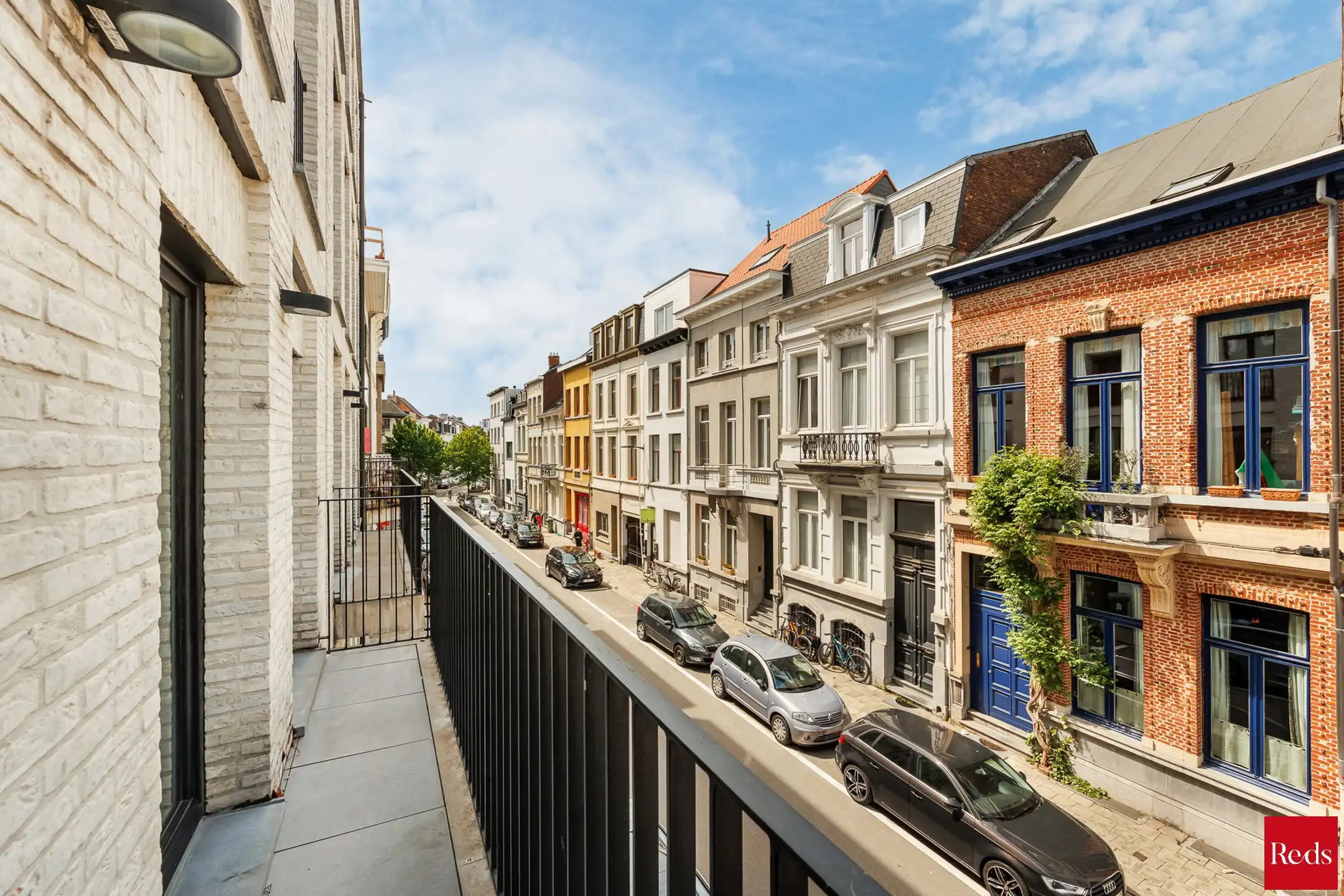 Instapklaar appartement met terras op top locatie foto 2