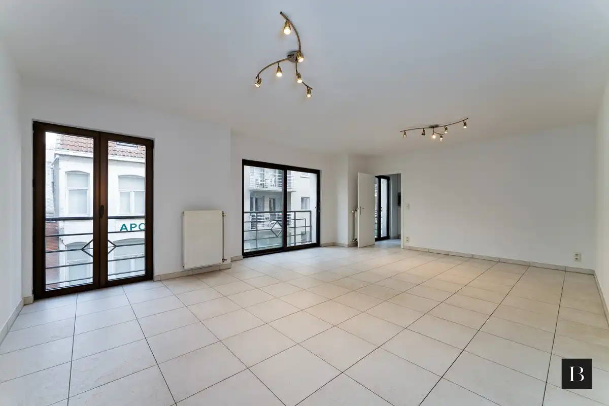 Ruim, lichtrijk appartement in het centrum van Blankenberge foto {{pictureIndex}}