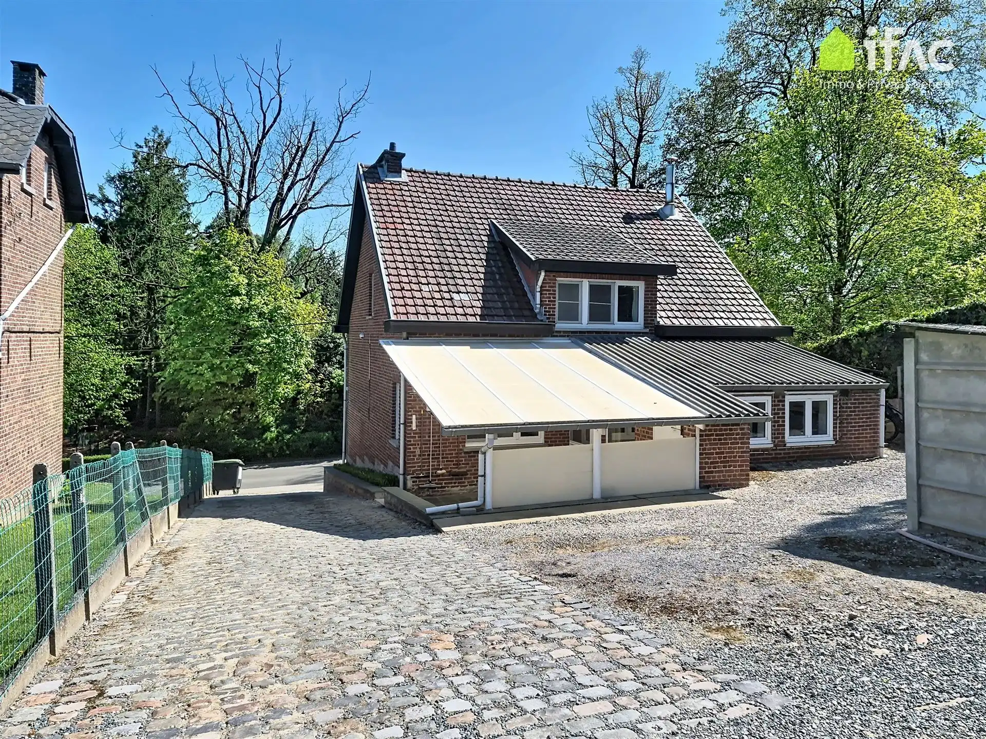 Te renoveren woning met recente ruime loods  foto 22