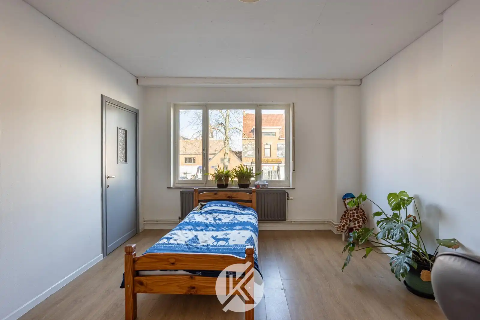 Ruime woning met polyvalente bijgebouwen foto 13