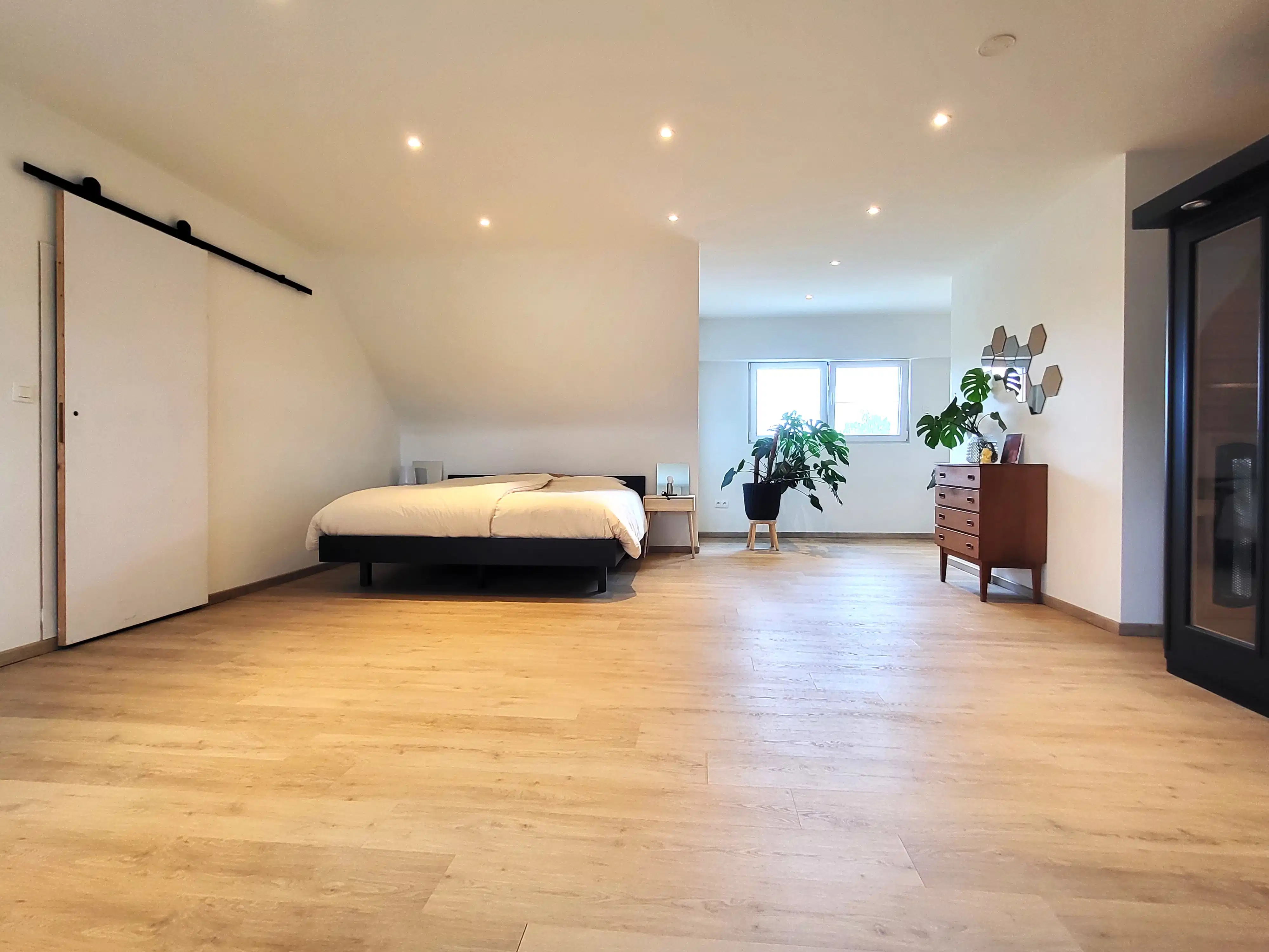 Totaal gerenoveerde woning van 2016-2017 op een perceel van 840 m², met oog voor comfort, ruimte en energiezuinigheid. foto 21