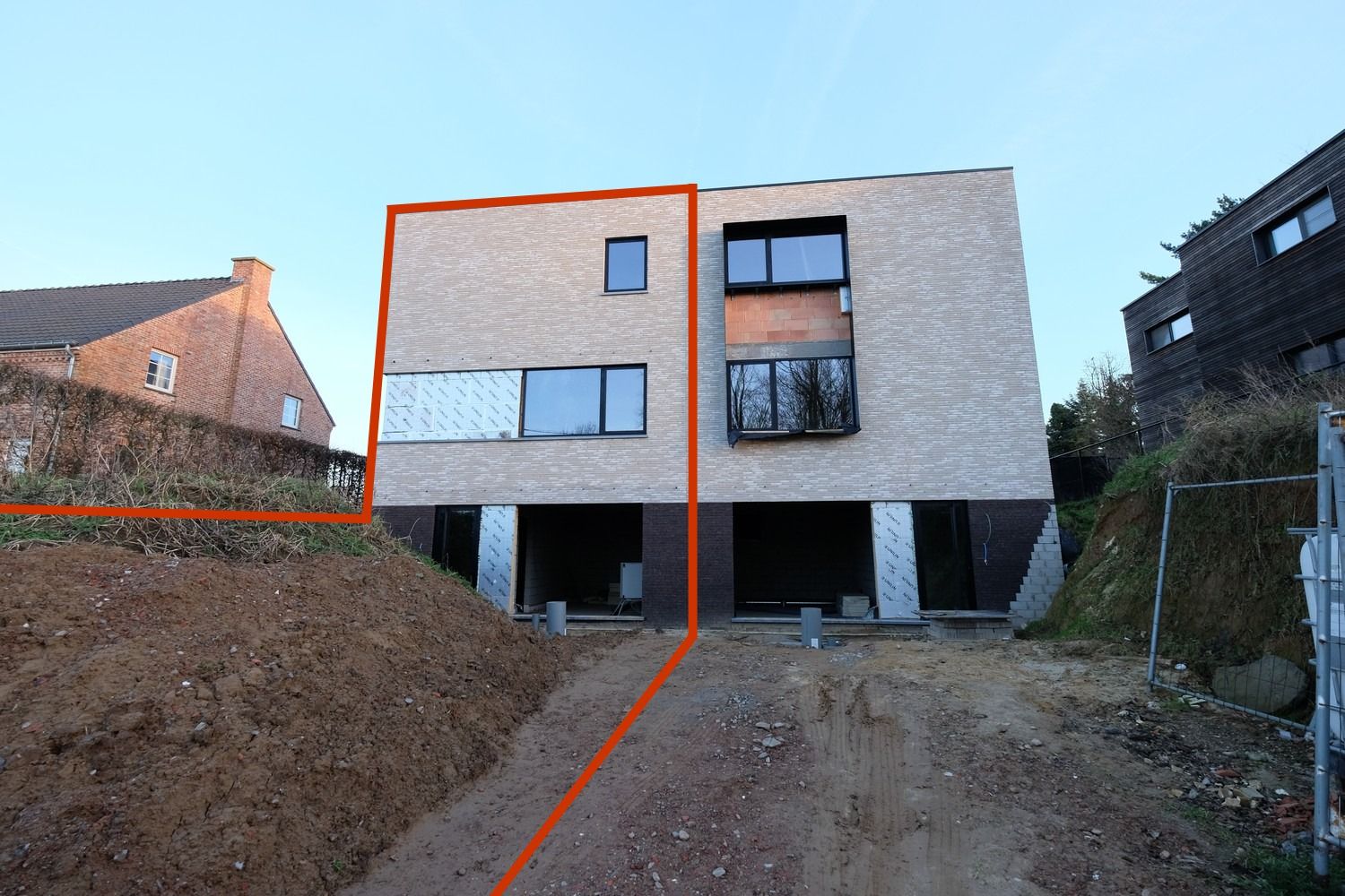 Nieuwbouwwoning met vier slaapkamers te Borlo te koop! foto 2