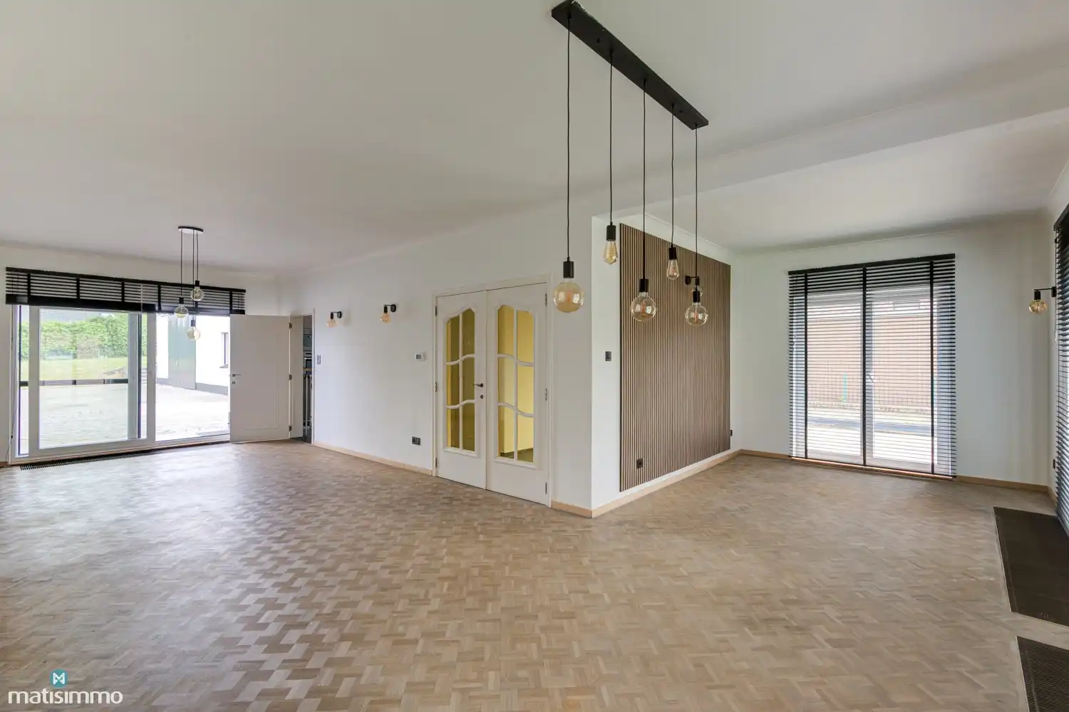 VOLLEDIG GERENOVEERDE EN ENERGIEZUINIGE WONING MET DUBBELE GARAGE EN OPSLAGRUIMTE IN HERDEREN foto 7