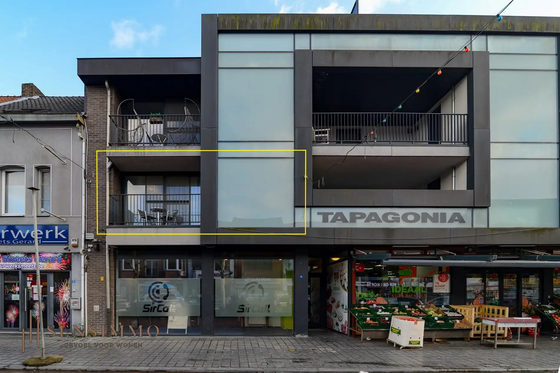 Instapklaar 2-slaapkamerappartement met dubbele terras in hartje Eisden foto {{pictureIndex}}