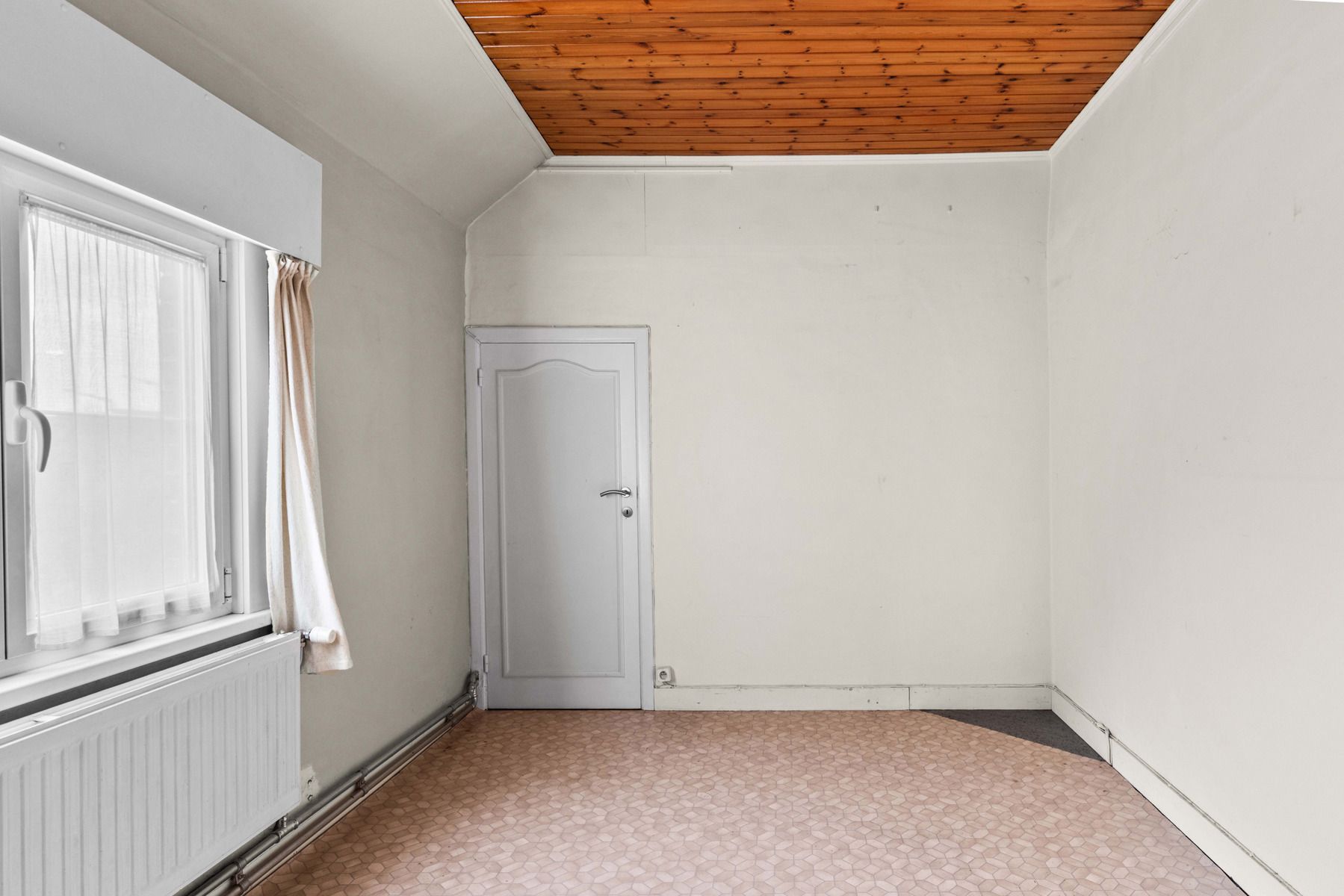 Zeer ruime 5-slpk woning te Sint-Kruis! foto 7