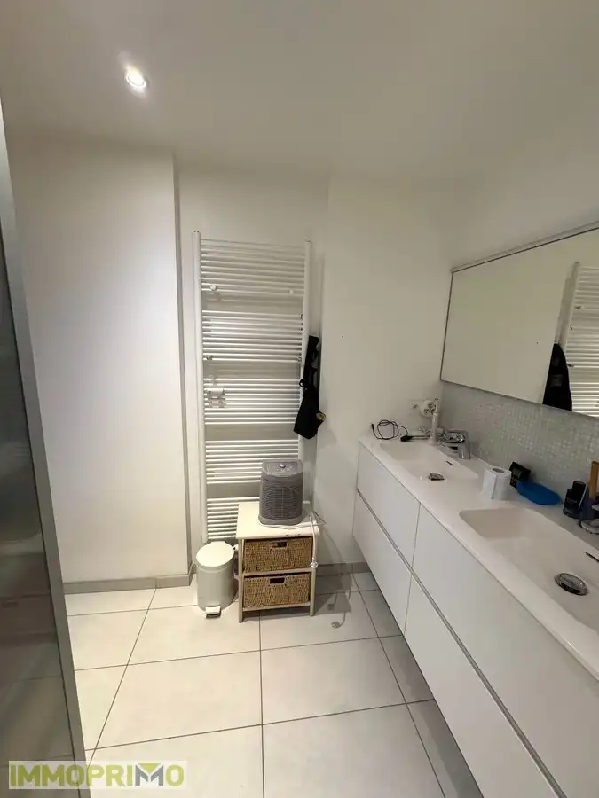 Zeer ruim en lichtrijk appartement te huur foto 26