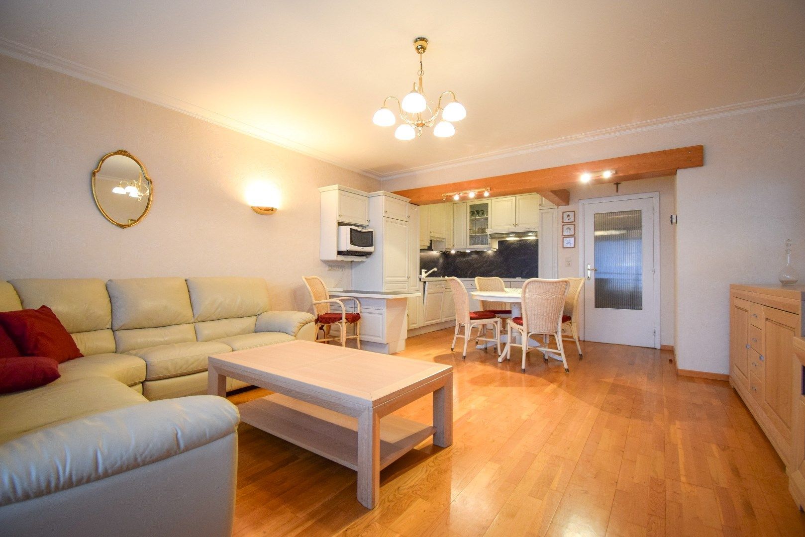 Ruim appartement met drie slaapkamers, terras en mogelijkheid garage op de zeedijk foto 3