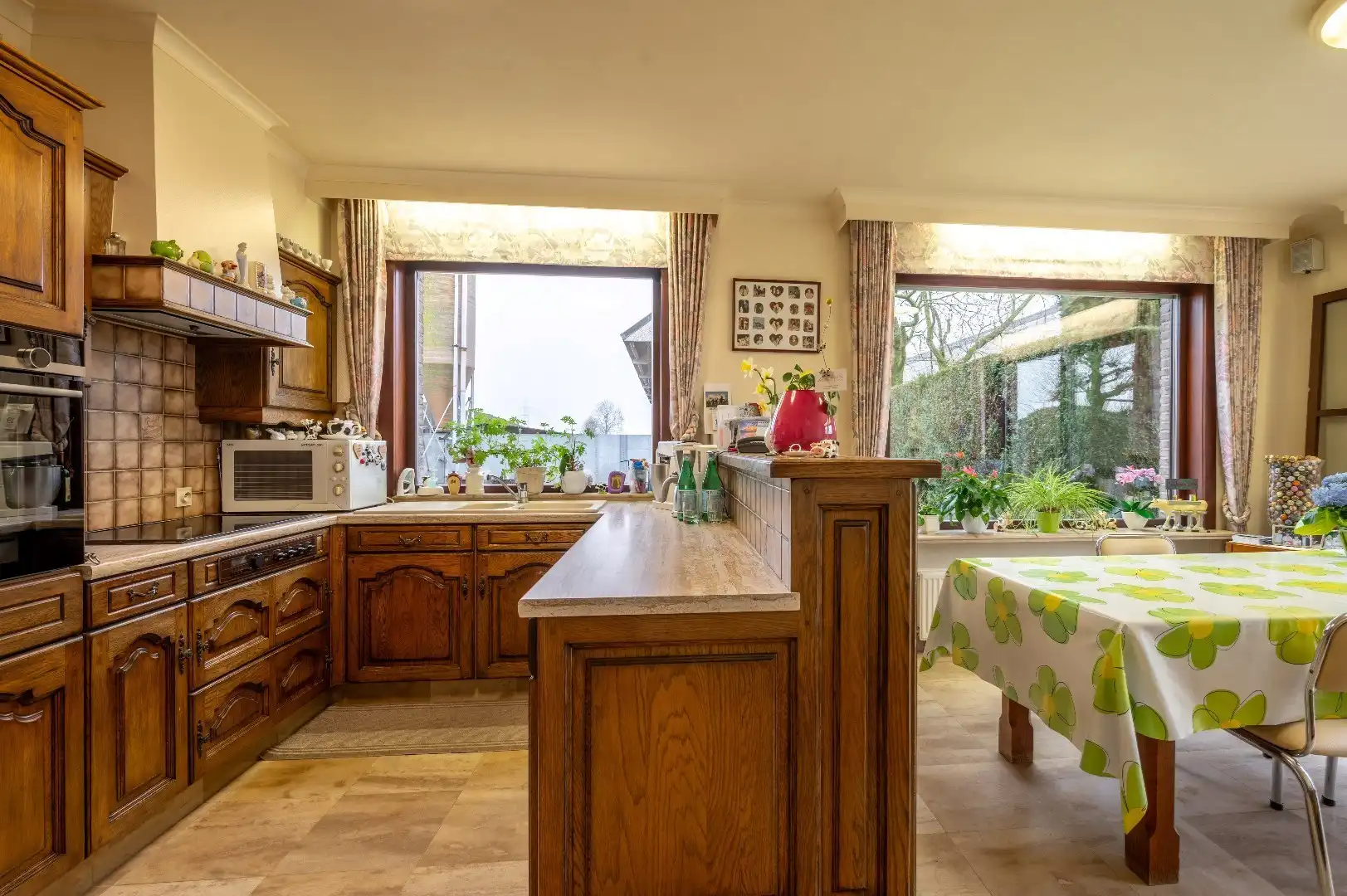 Woning op een perceel van 1394 m² en een terrein met groente- en veeteeltgebouwen op 7425 m² foto 8