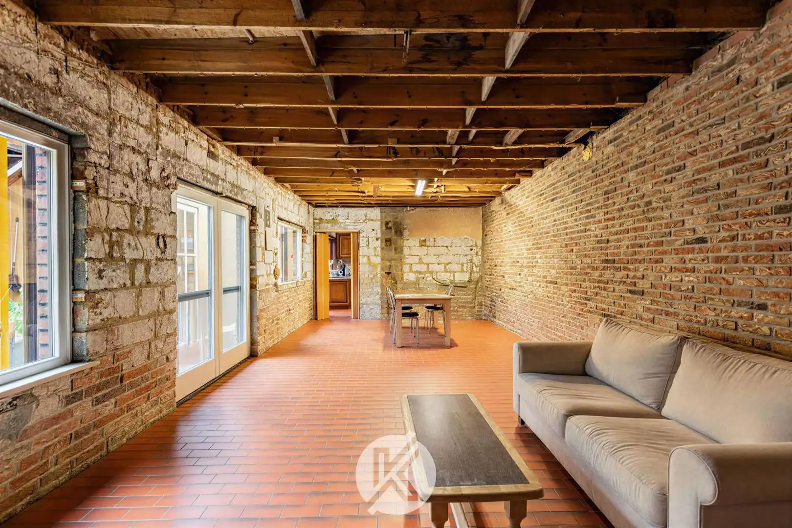 Interessante renovatiewoning op uniek perceel foto 11