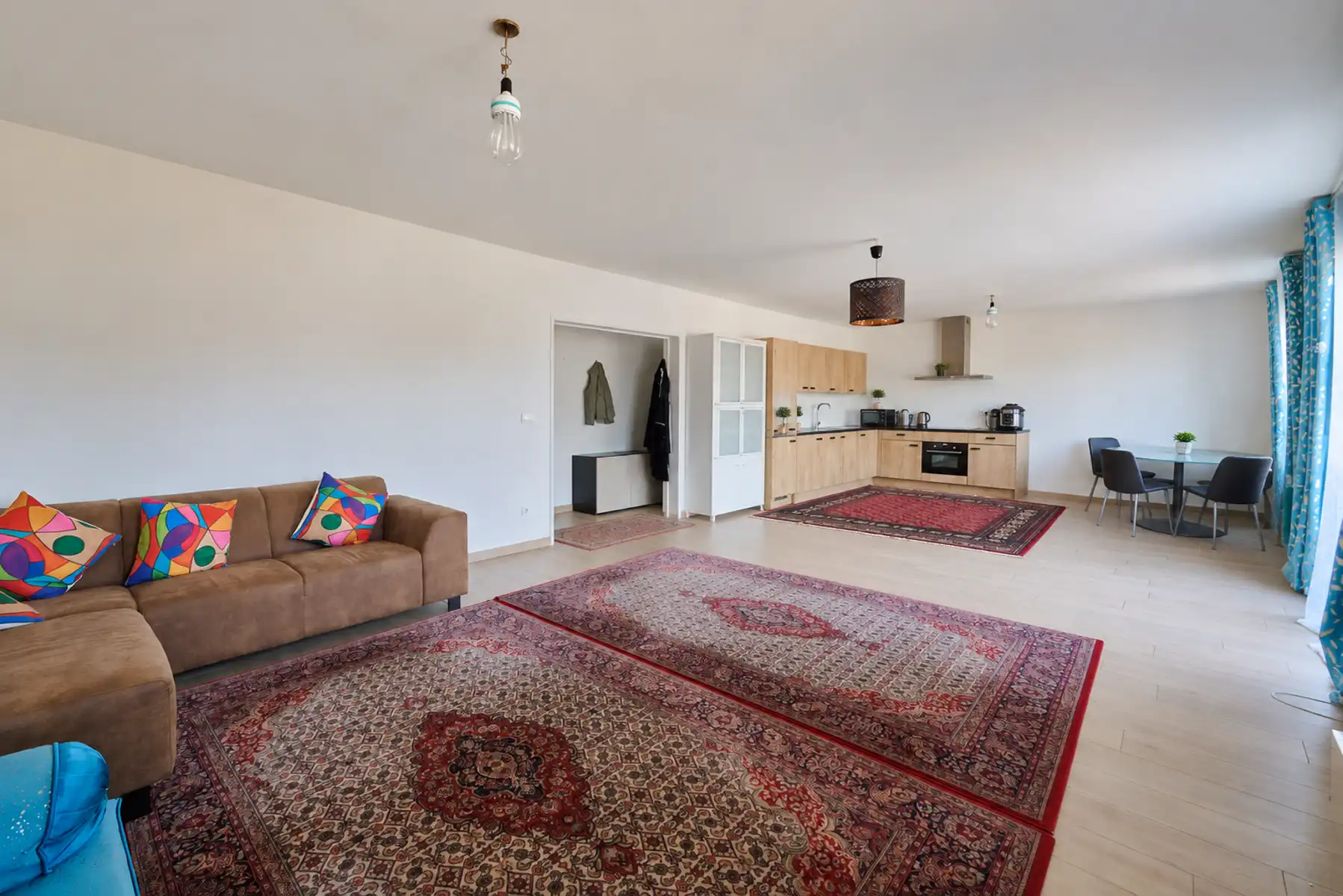  3 slpk appartement met groot terras en handelspand ID: 7818740 foto {{pictureIndex}}