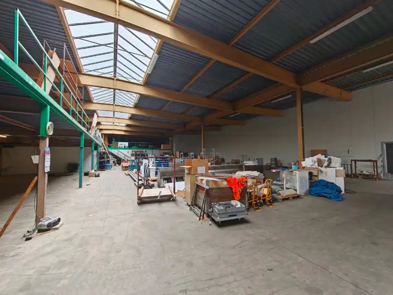 Magazijn met kantoren en ruime buitenopslag langs de A12 foto 10