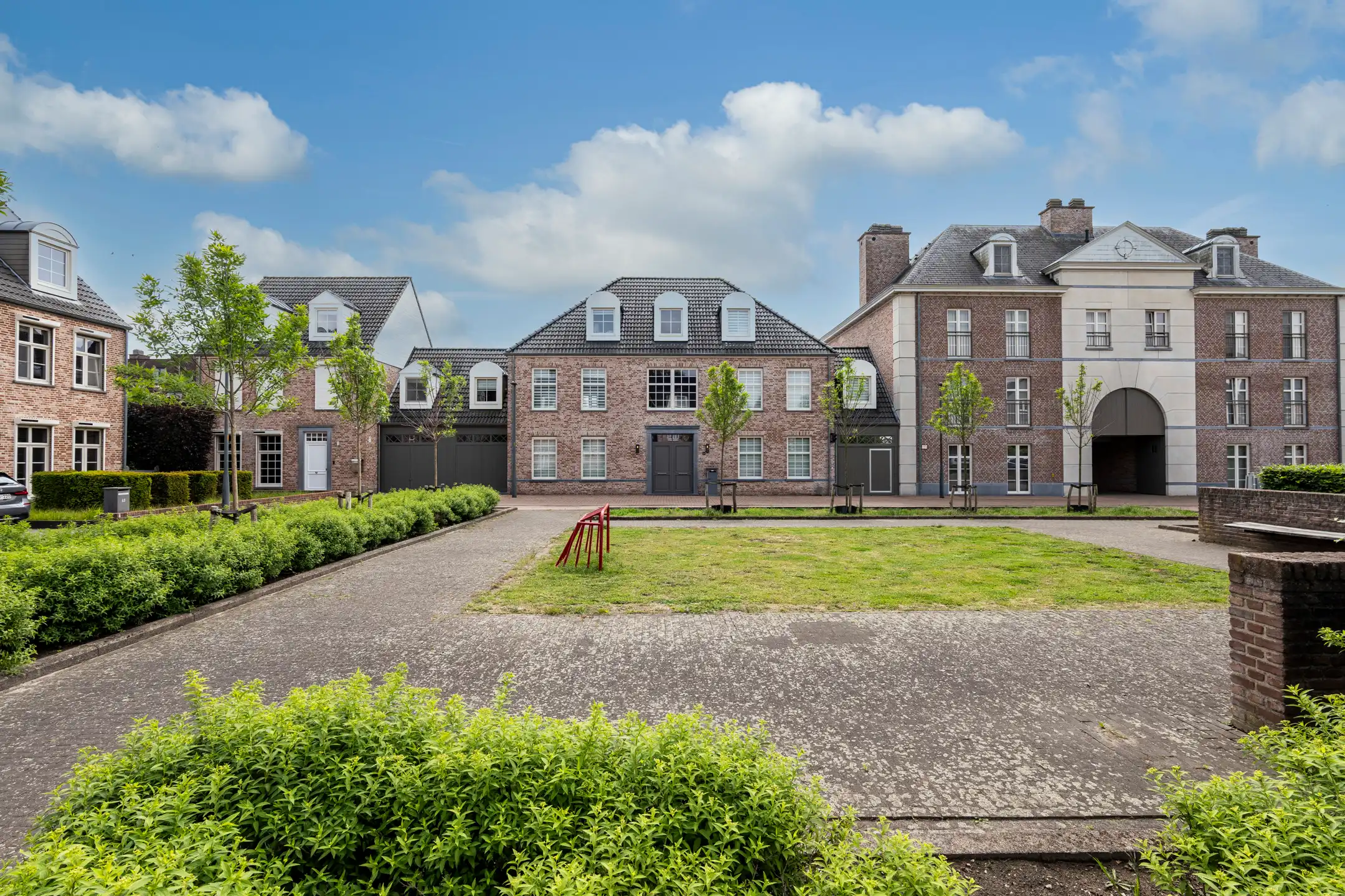 Verrassend ruime woning op toplocatie met binnenzwembad foto 2