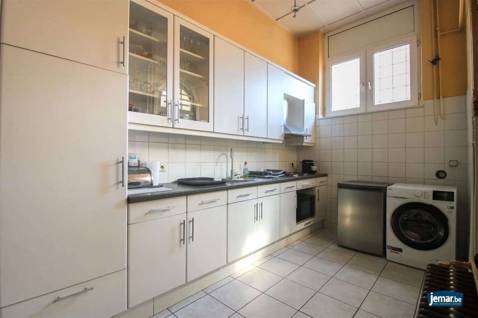 Karaktervol handelspand met woonst op toplocatie – ideaal om wonen en werken te combineren in het hart van Maasmechelen! foto 6