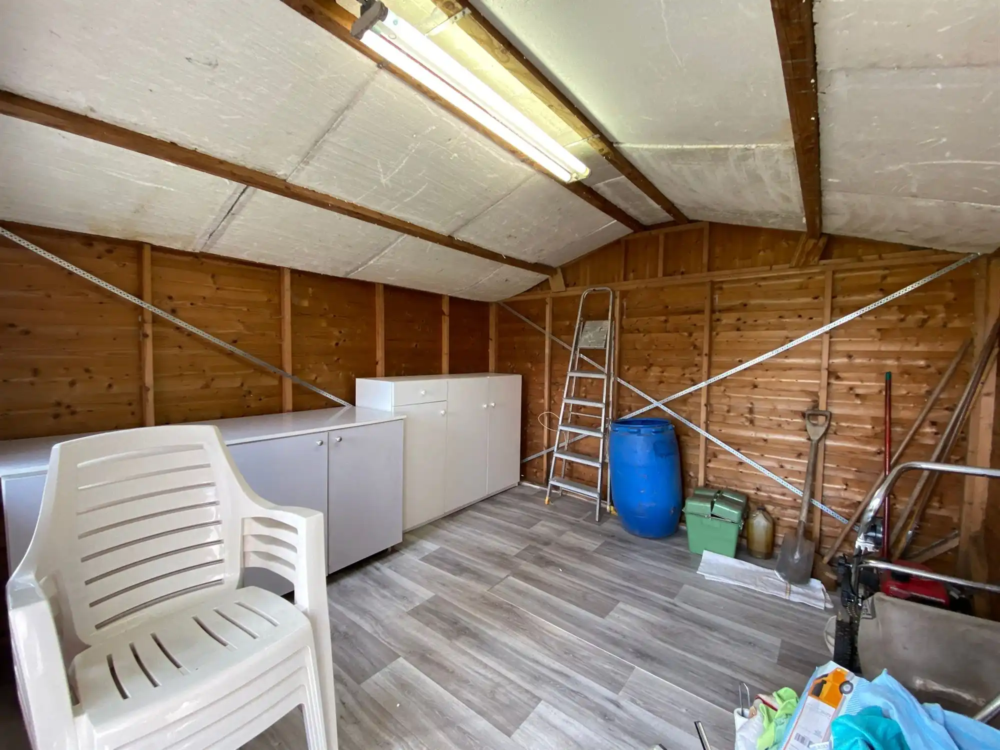 Charmante open bebouwing met 3 slaapkamers, grote garage en zonnepanelen foto 26